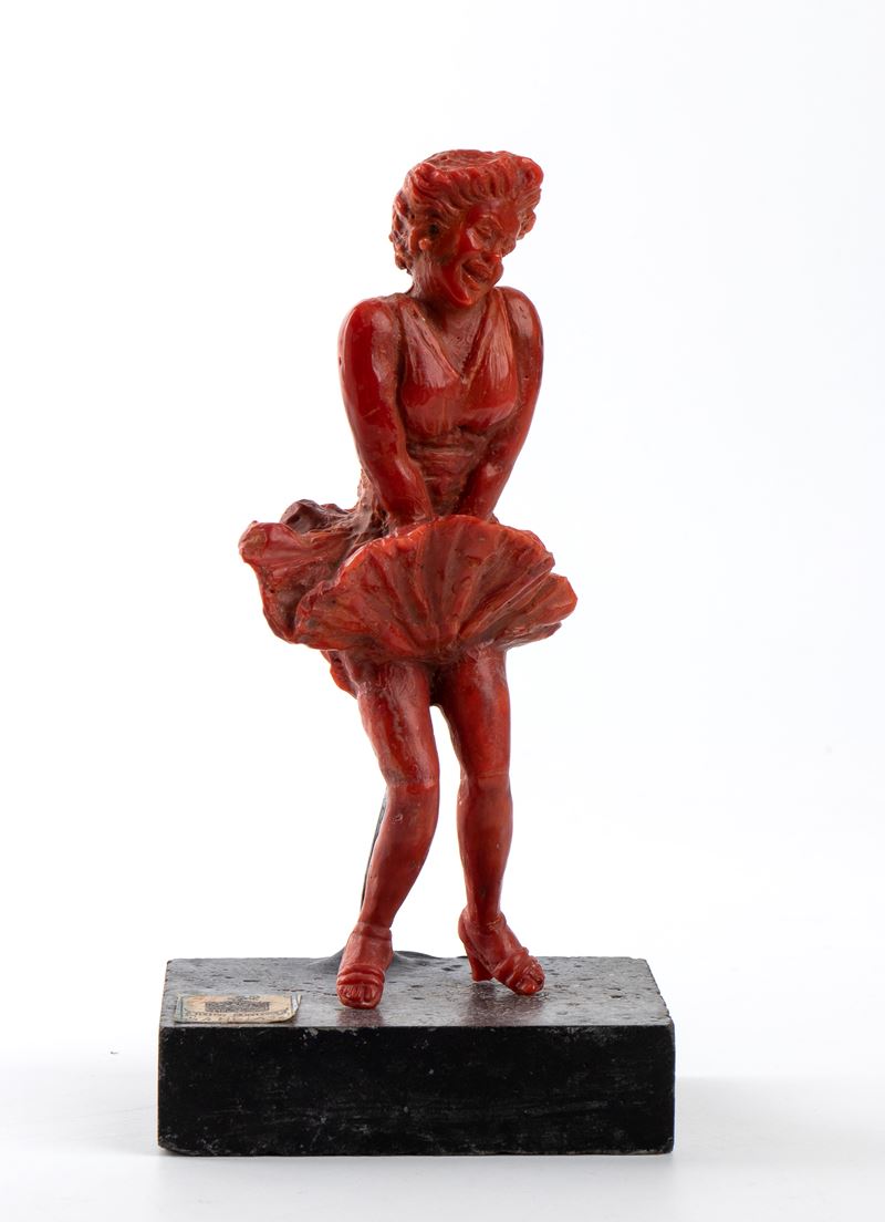 Scultura, corallo rosso del Mediterraneo raffigurante Marylin Monroe