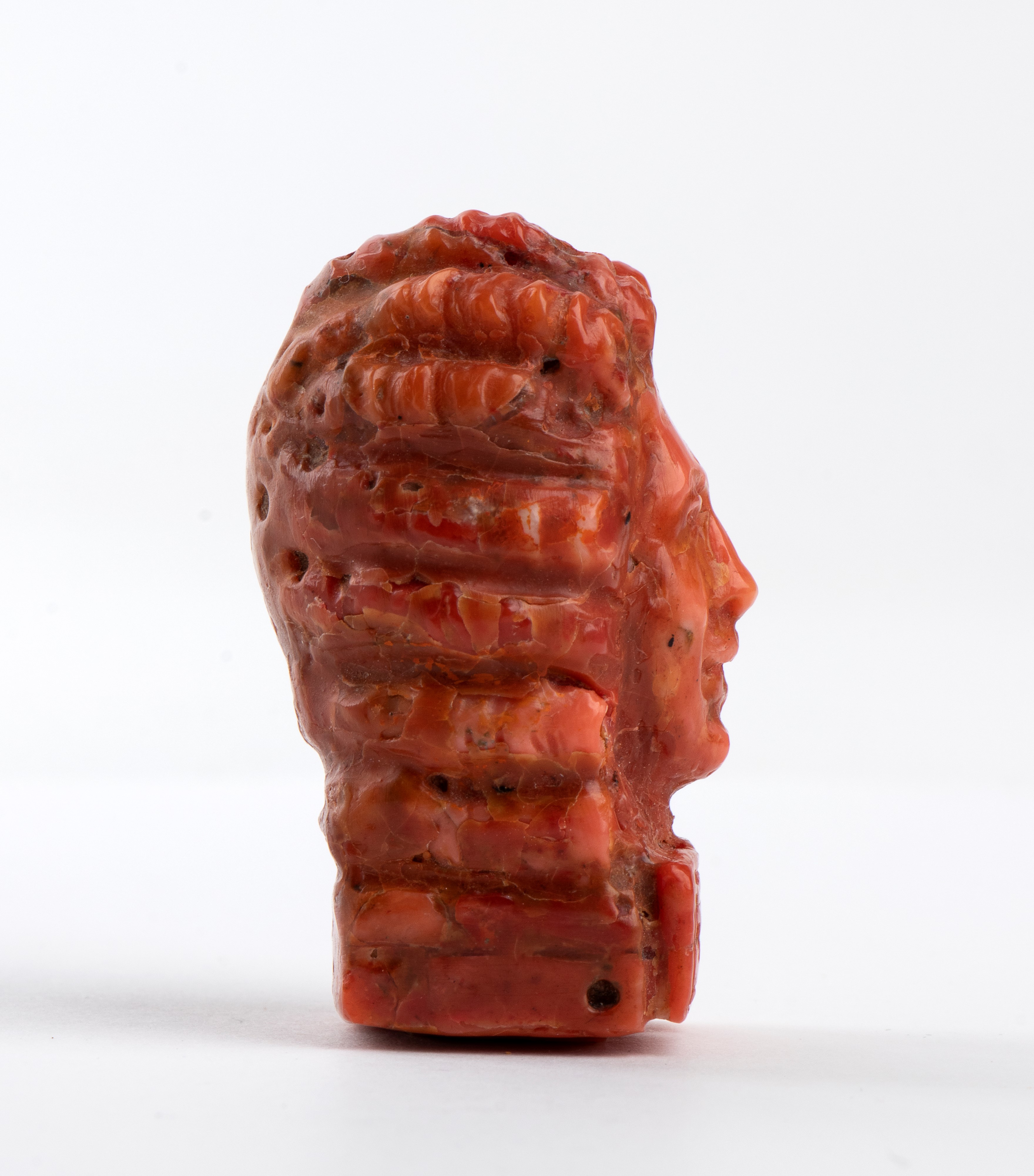 Scultura in corallo rosso raffigurante Luigi XIV, Italia meridionale, XIX secolo