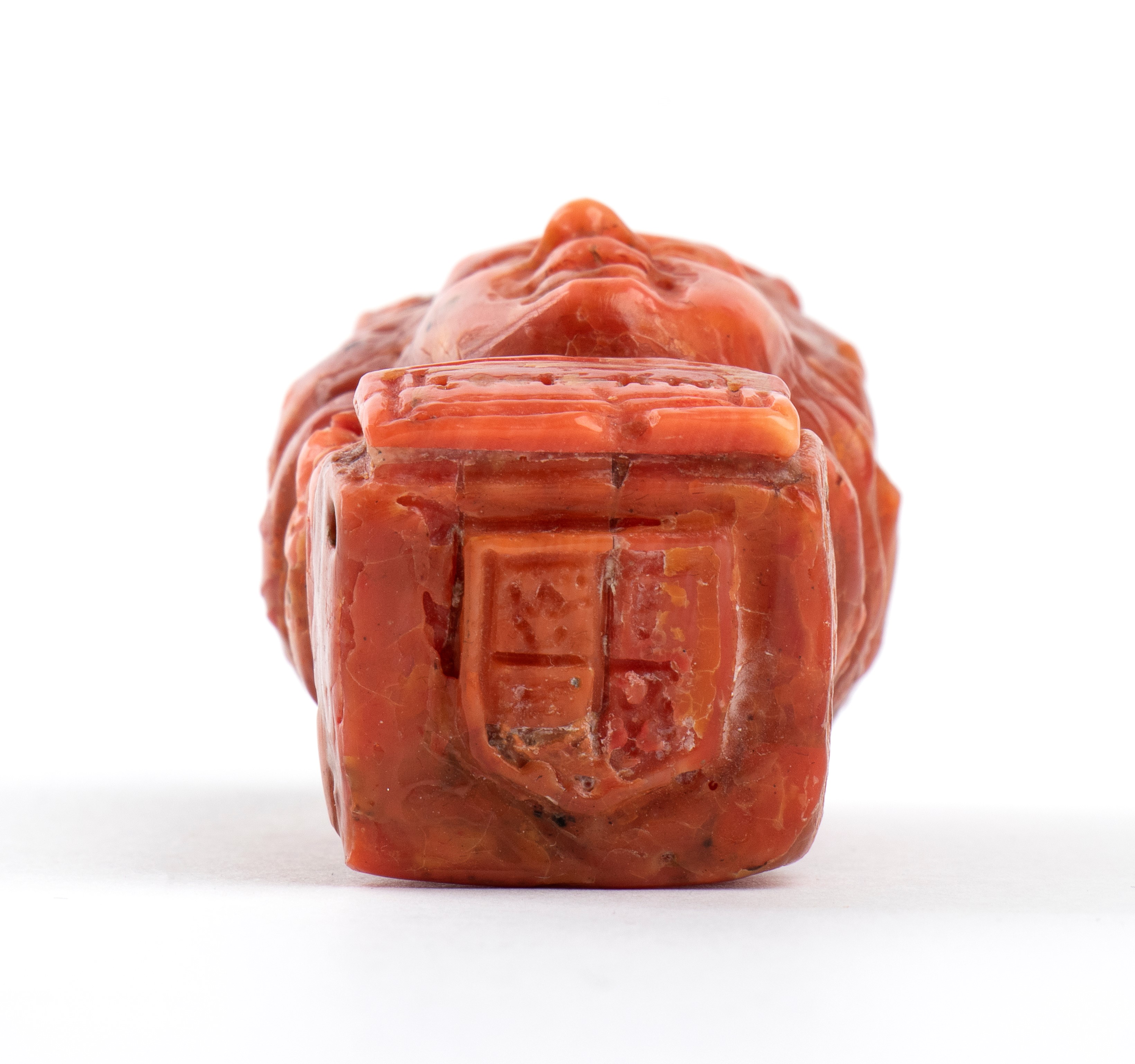 Scultura in corallo rosso raffigurante Luigi XIV, Italia meridionale, XIX secolo