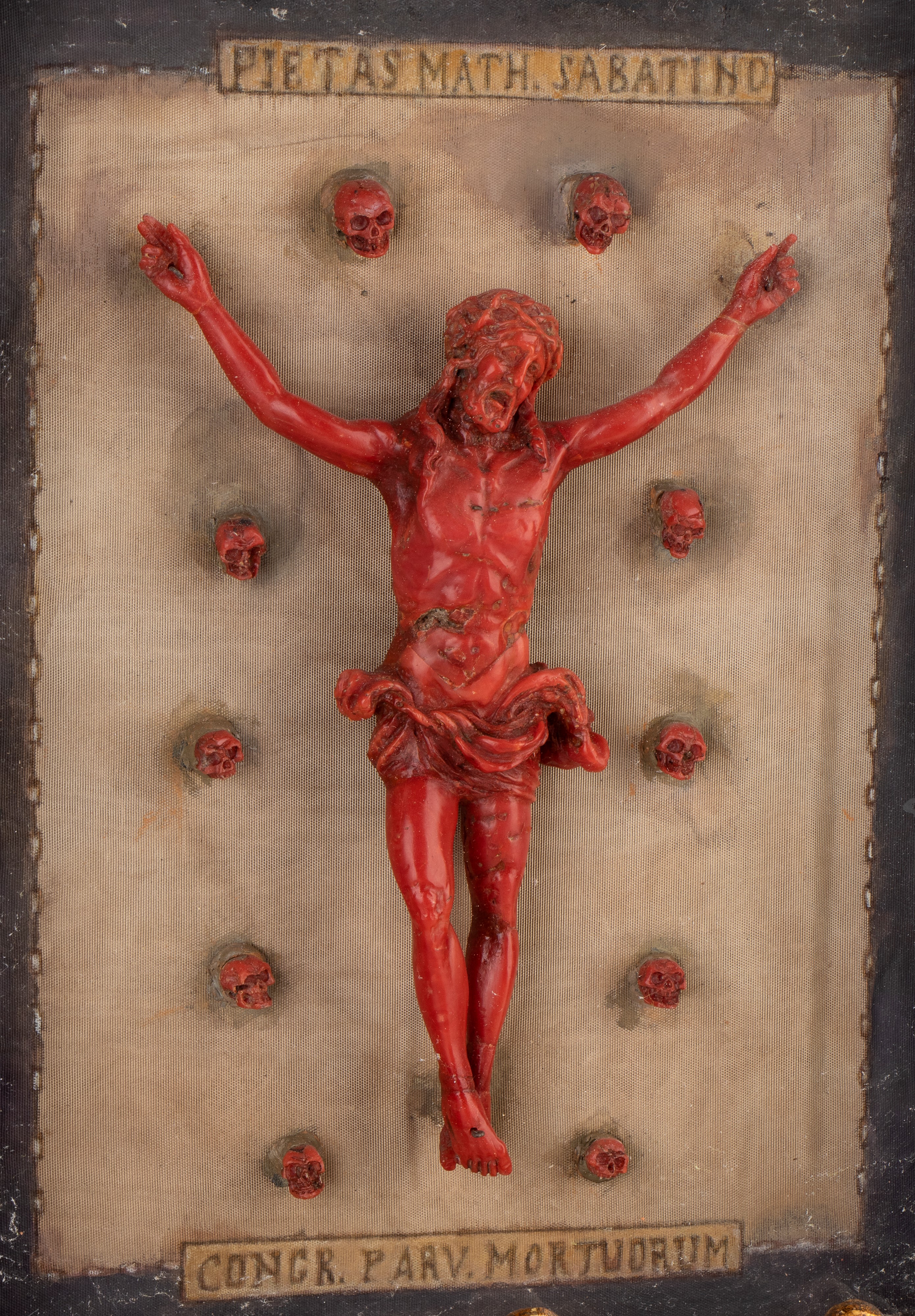 Crocifisso italiano in corallo con teca