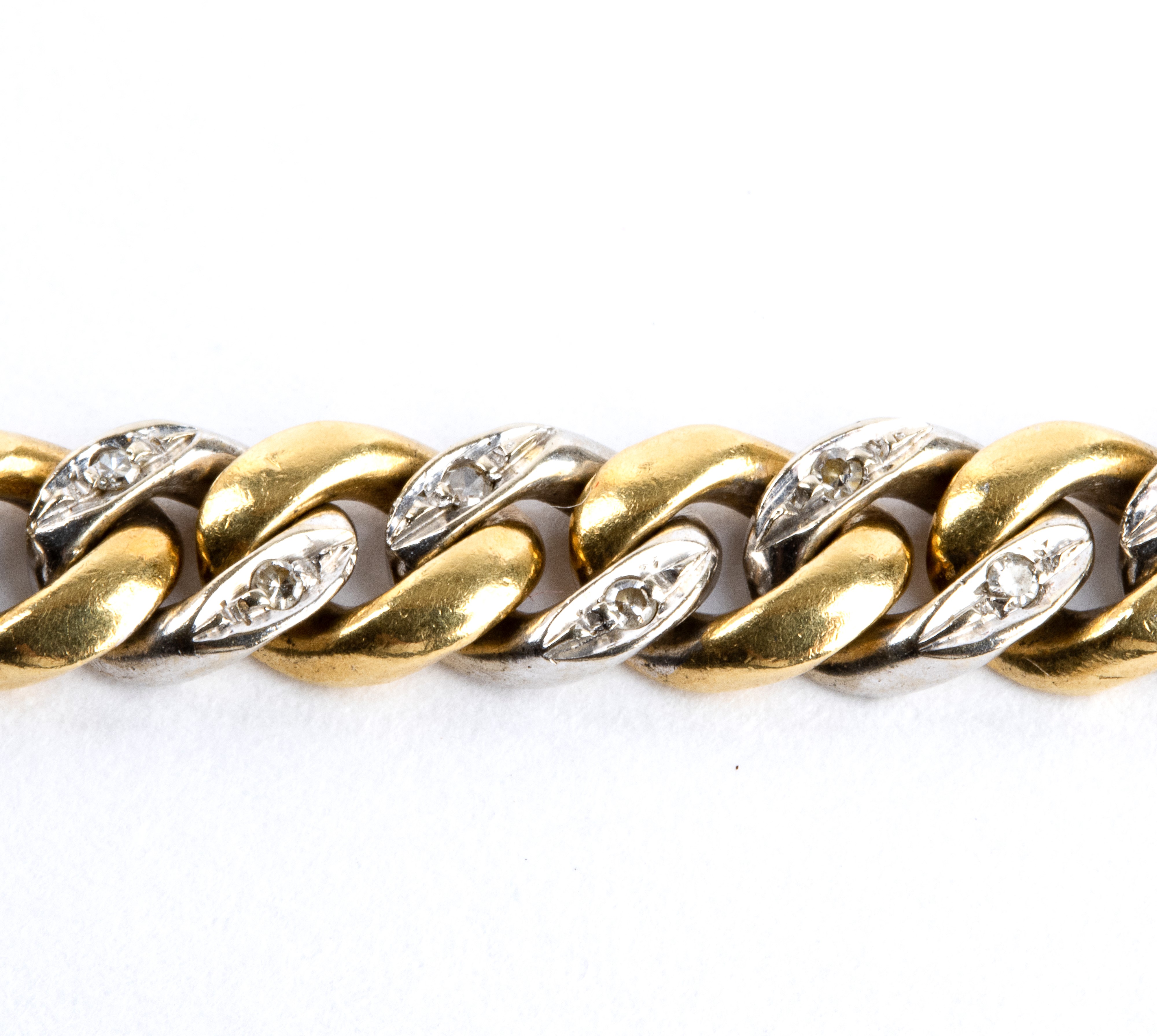 Girocollo in oro con corallo cerasuolo