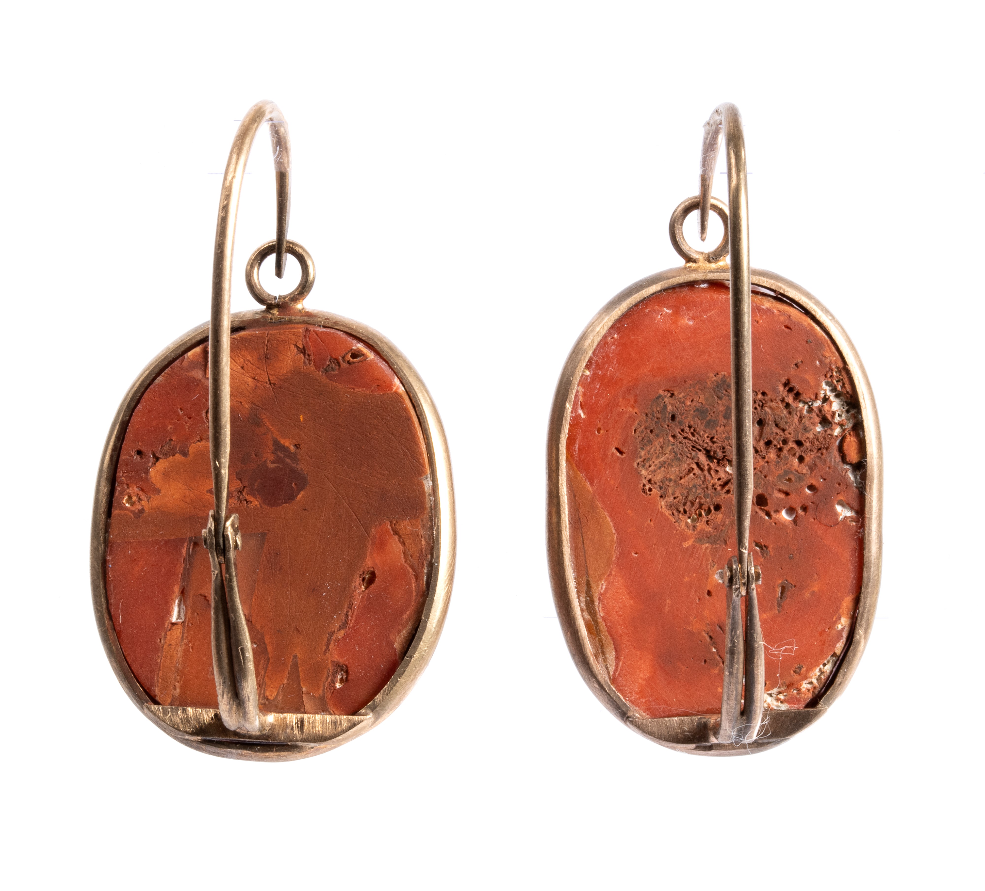 Montatura in oro 9K con cammei in corallo rosso (Corallium Rubrum), Orecchini a due raffigurazion...