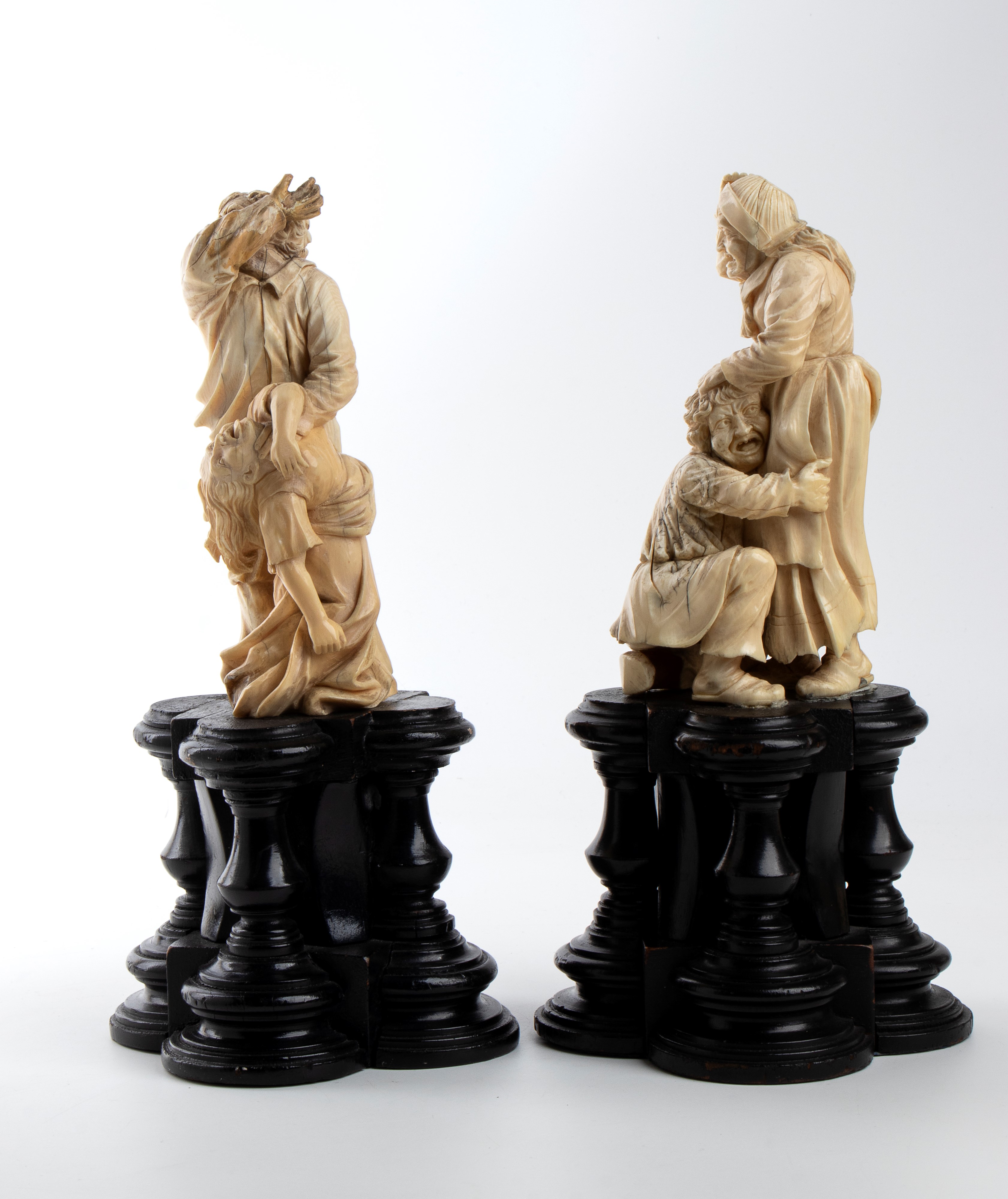 Due sculture tedesche in avorio