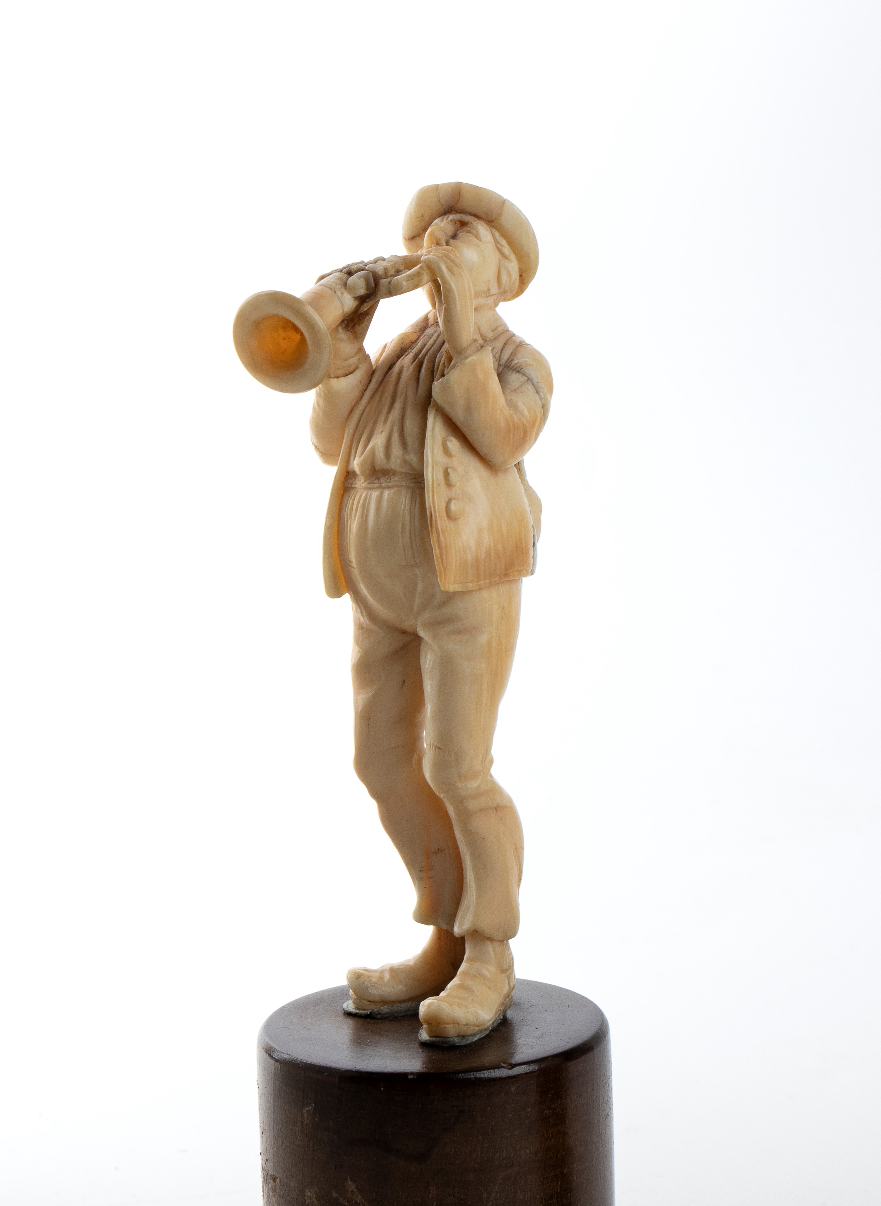 Gruppo di 5 sculture in avorio tedesche raffiguranti una banda di musicisti