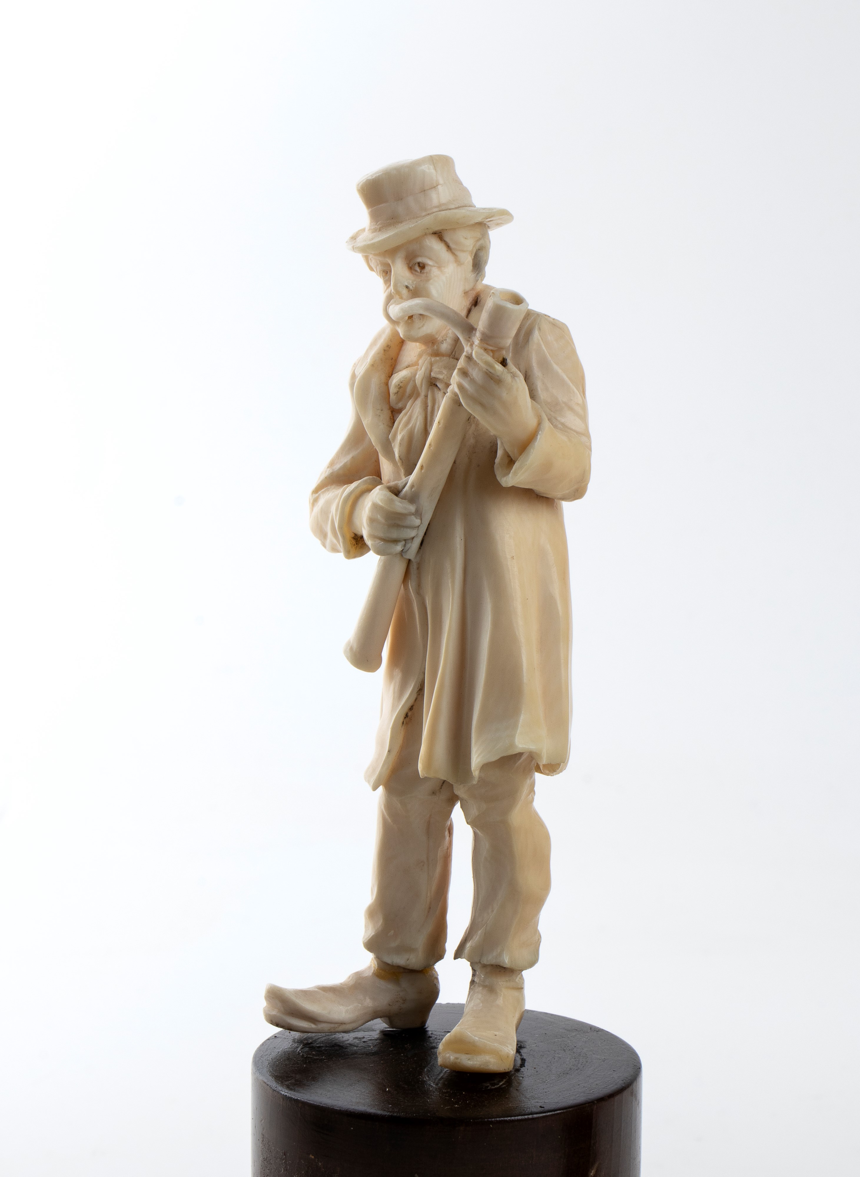 Gruppo di 5 sculture in avorio tedesche raffiguranti una banda di musicisti