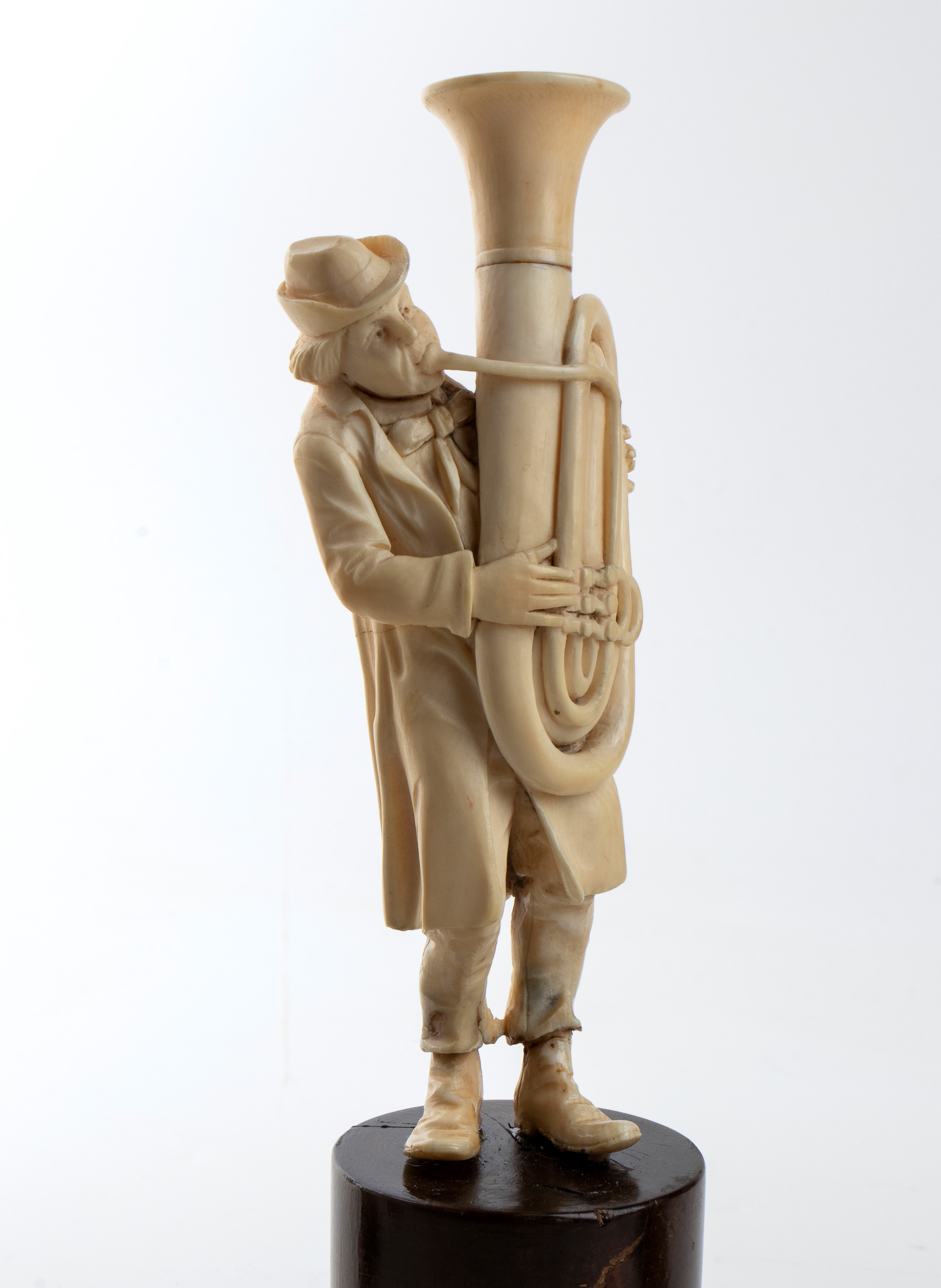 Gruppo di 5 sculture in avorio tedesche raffiguranti una banda di musicisti