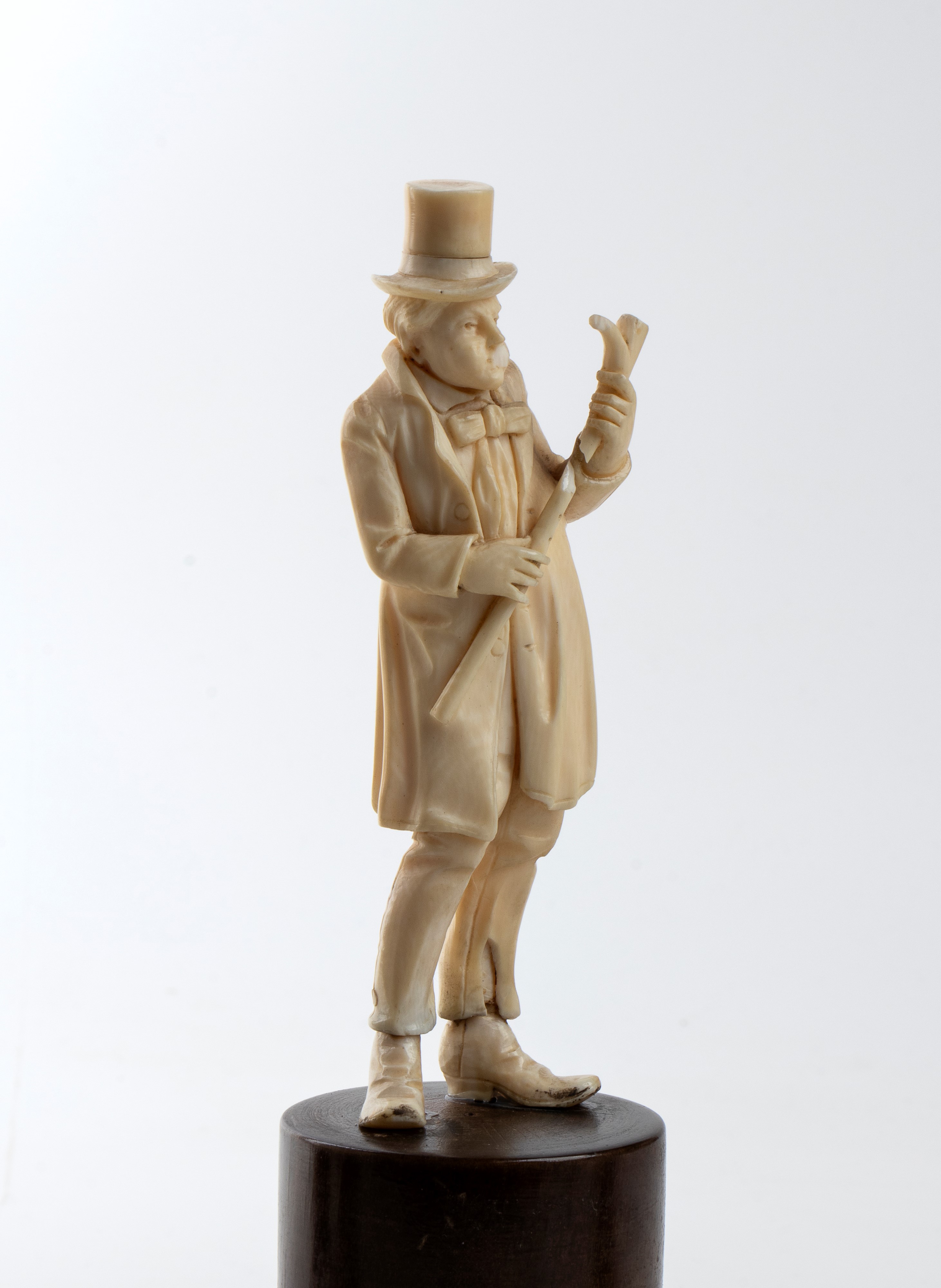 Gruppo di 5 sculture in avorio tedesche raffiguranti una banda di musicisti