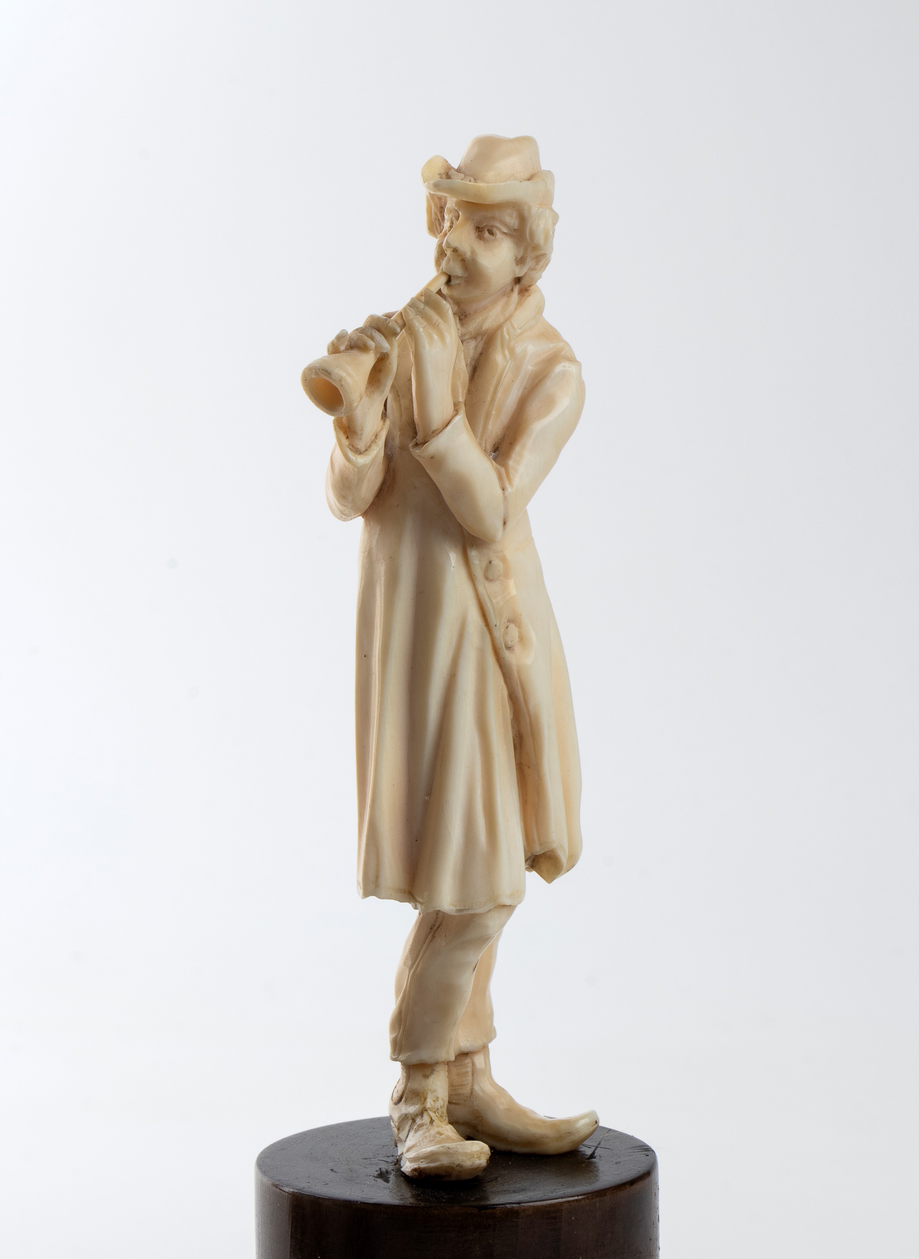 Gruppo di 5 sculture in avorio tedesche raffiguranti una banda di musicisti