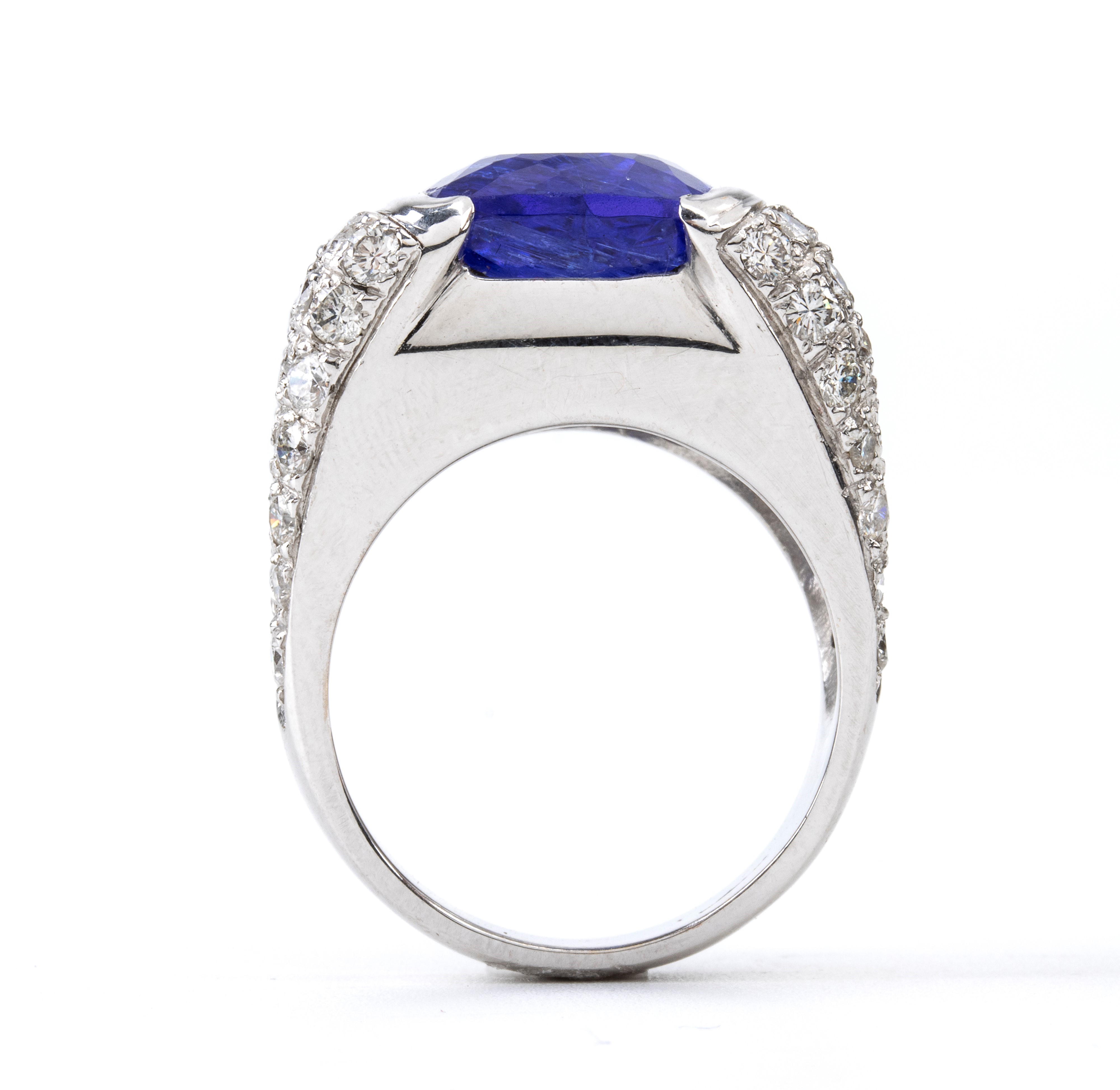 Anello in oro con tanzanite e diamanti