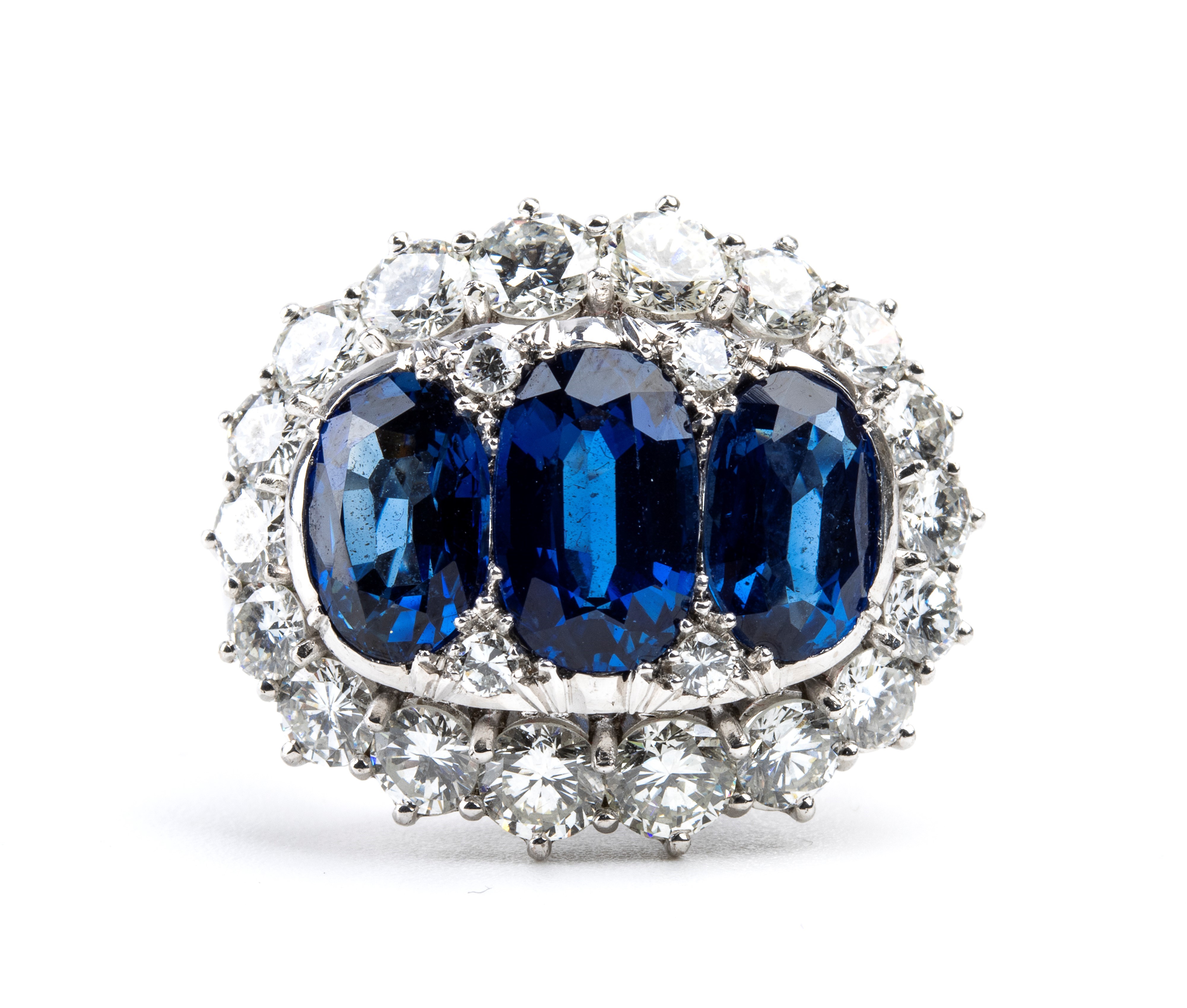 Anello in oro con diamanti e zaffiri