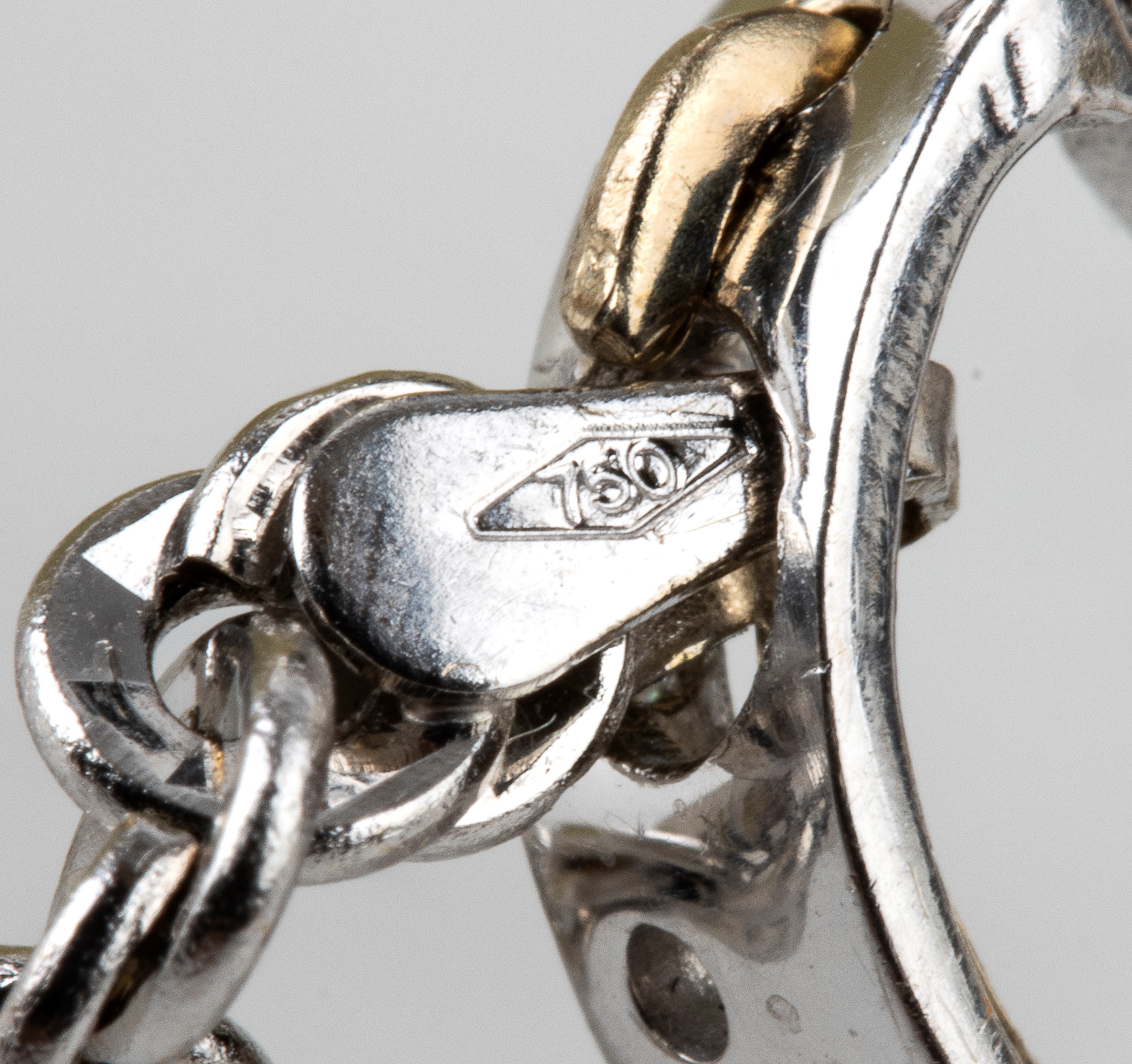 Collana con pendente in oro bianco e diamanti