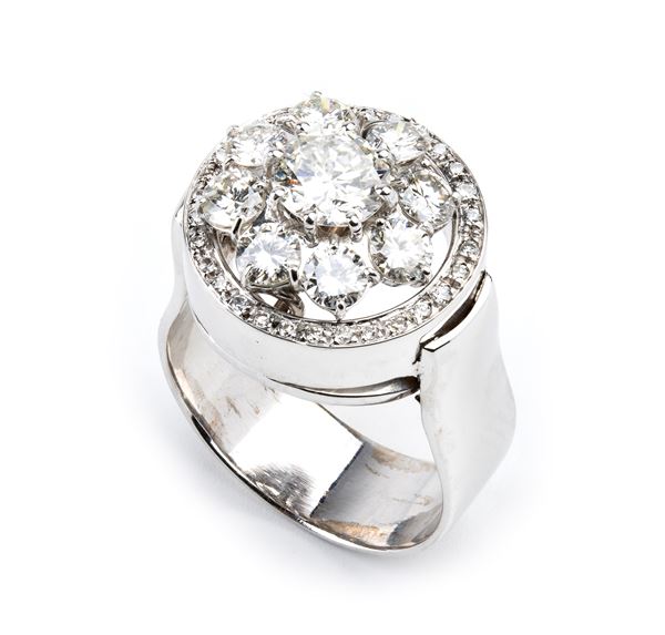 Anello in oro con diamanti