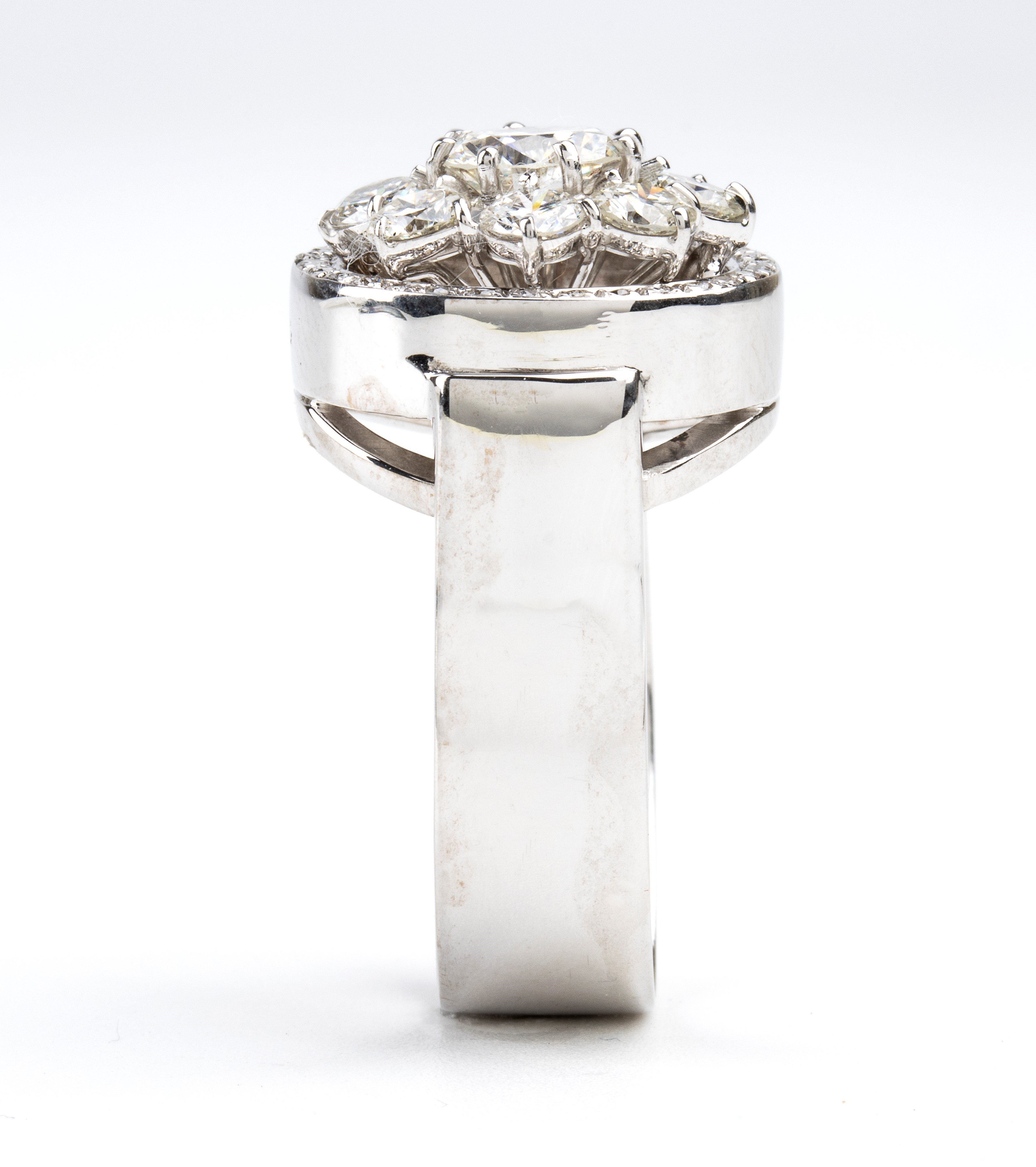 Anello in oro con diamanti