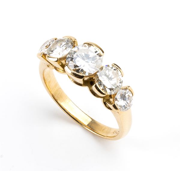 Diamond gold veretta ring