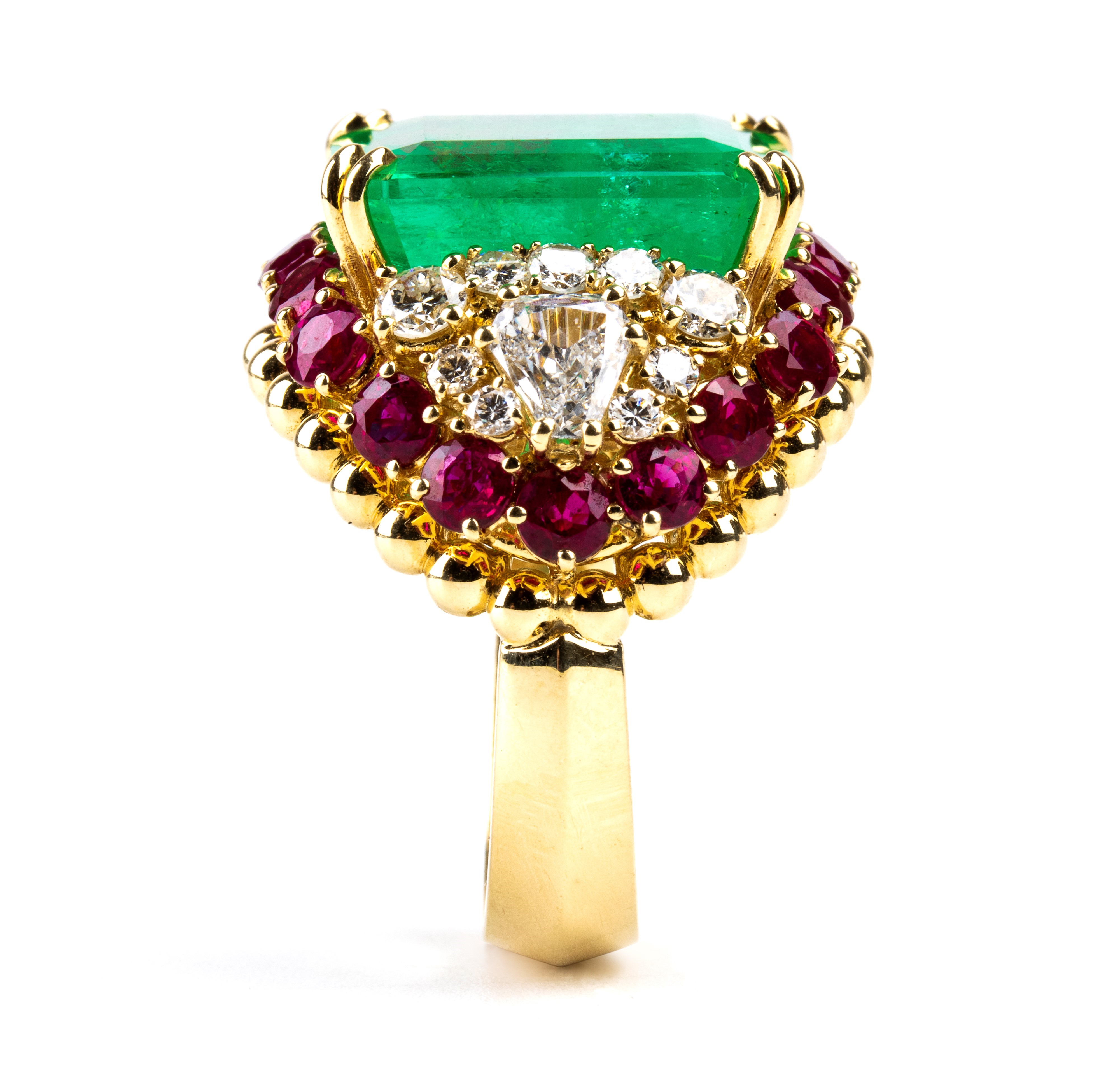 Anello in oro con smeraldo (colombiano) rubini e diamanti