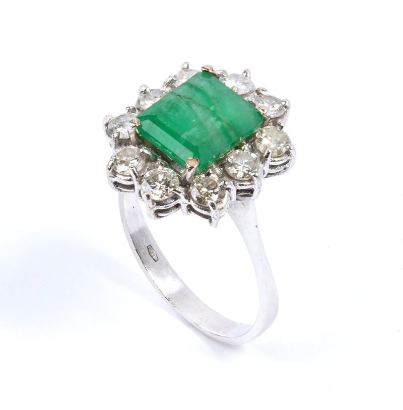 Anello fiore in oro smeraldo e diamanti