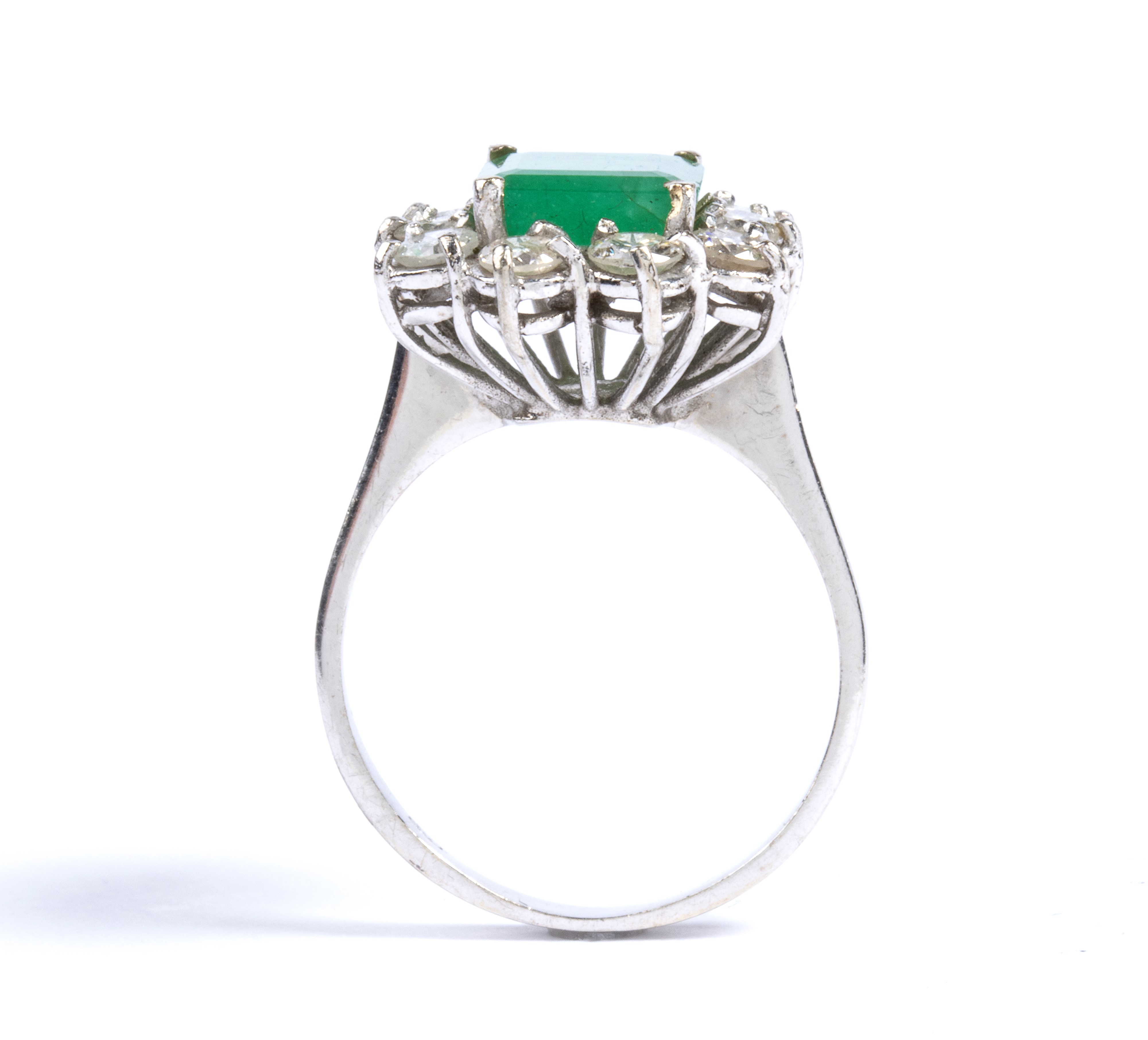 Anello fiore in oro smeraldo e diamanti