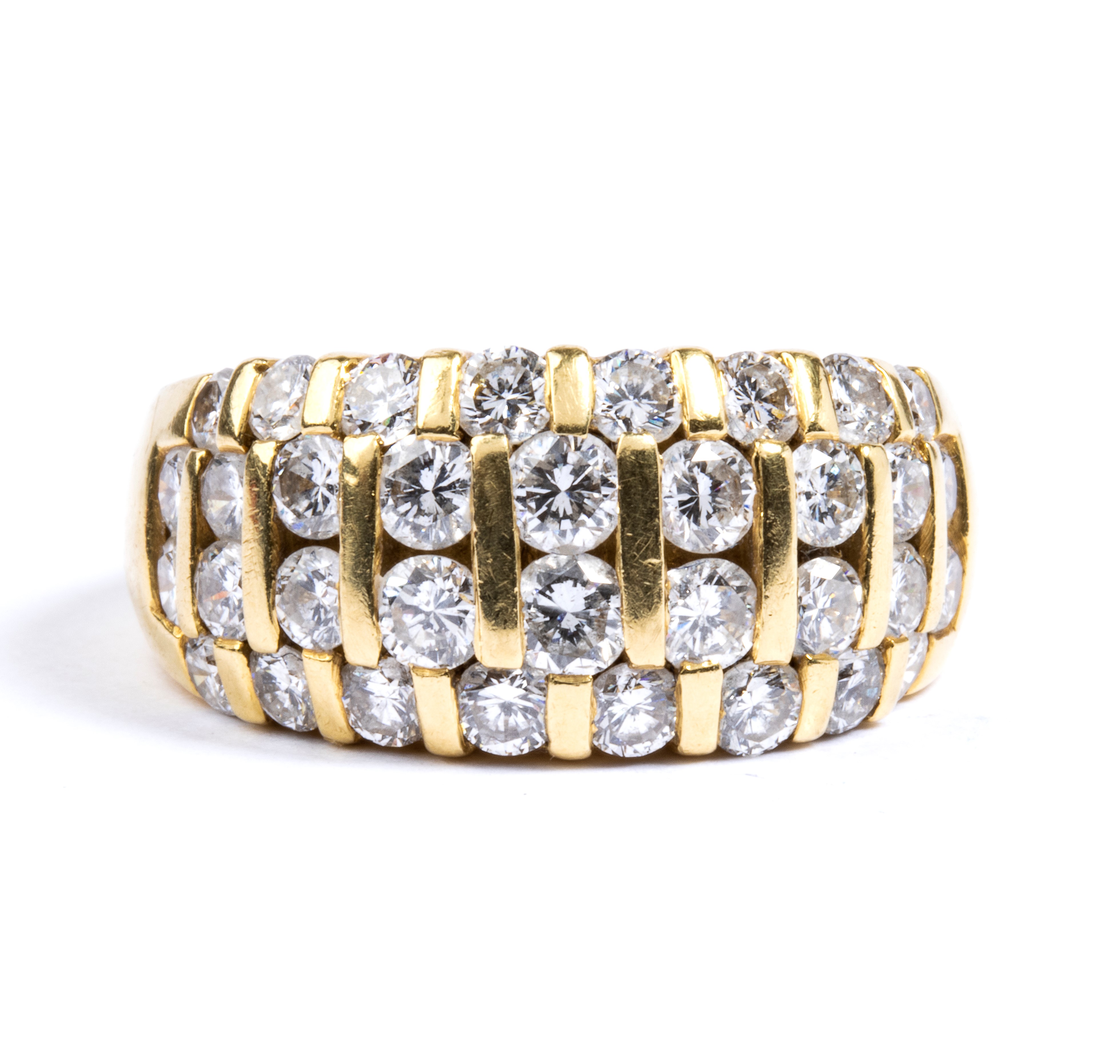 Anello a fascia in oro con diamanti