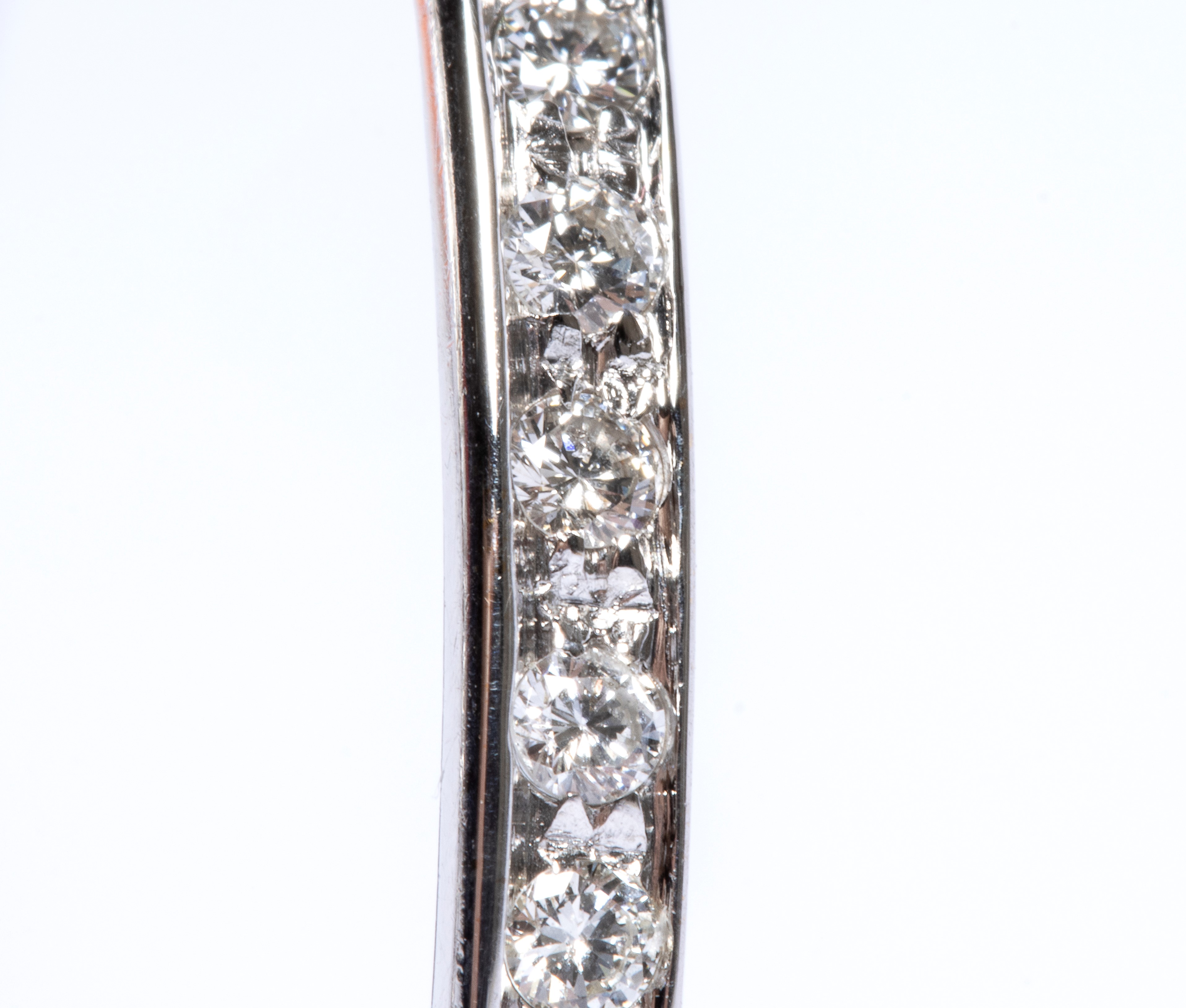 Paio di orecchini a cerchio in oro e diamanti