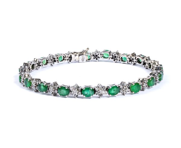 Bracciale in oro con smeraldi e diamanti 