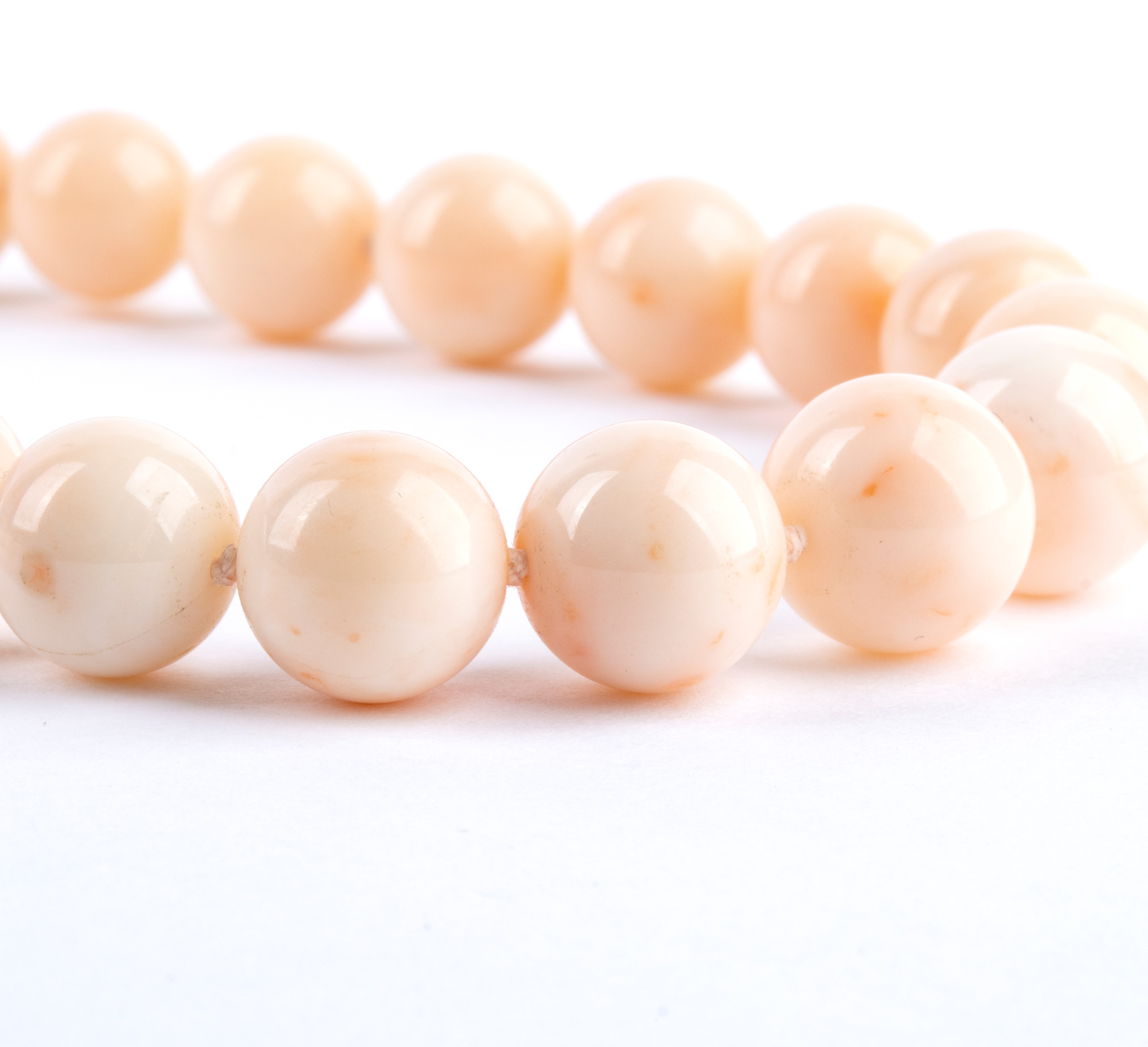 Lunga collana in corallo rosa