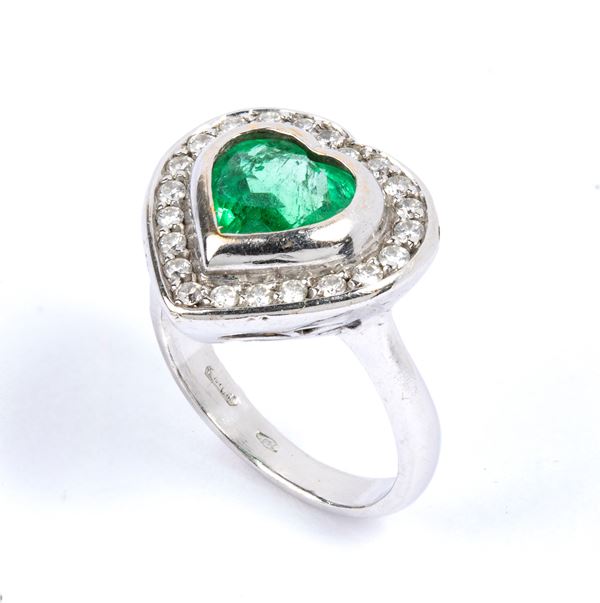 Gold emerald diamond ring 