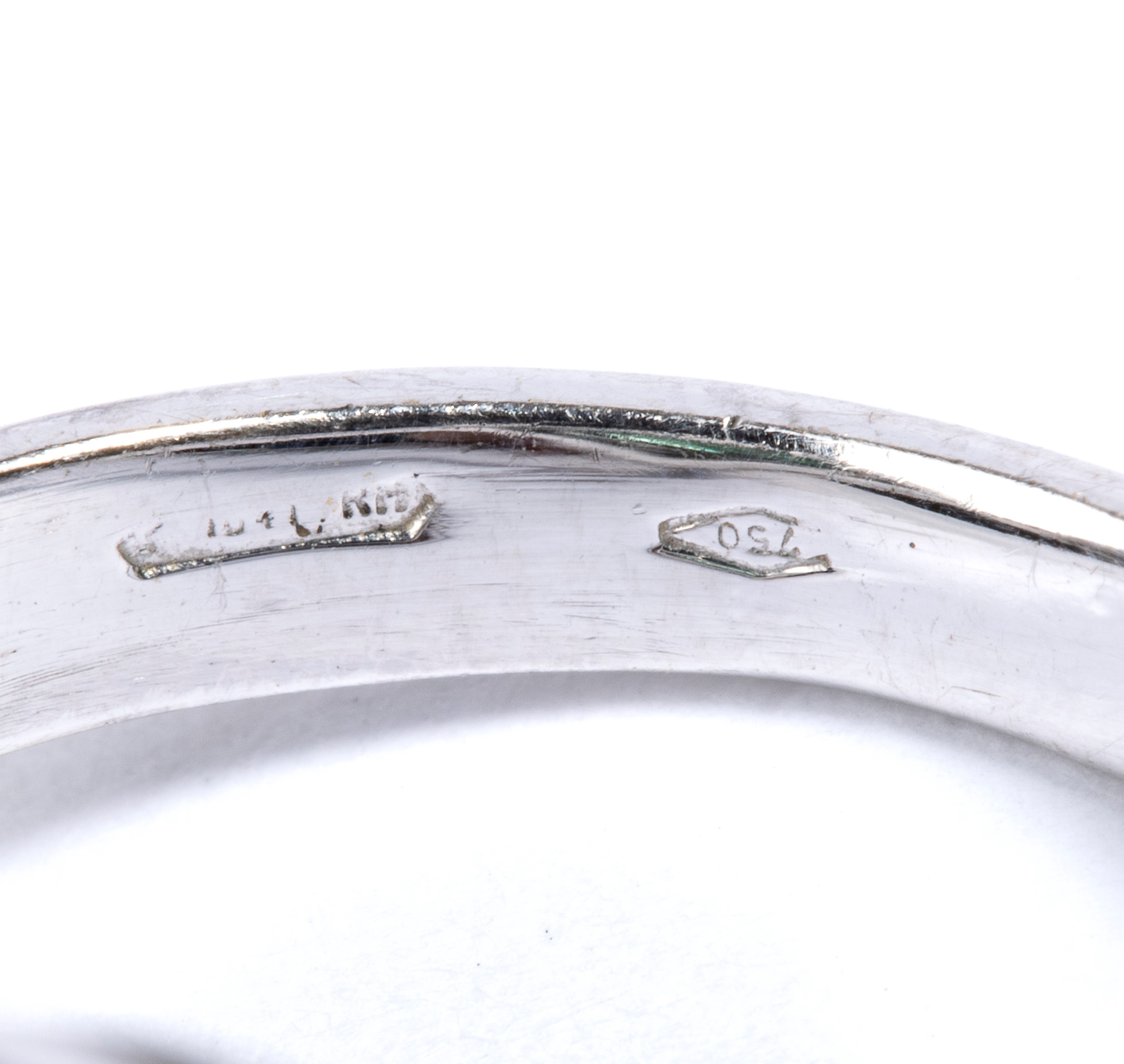 Anello in oro con smeraldo e diamanti