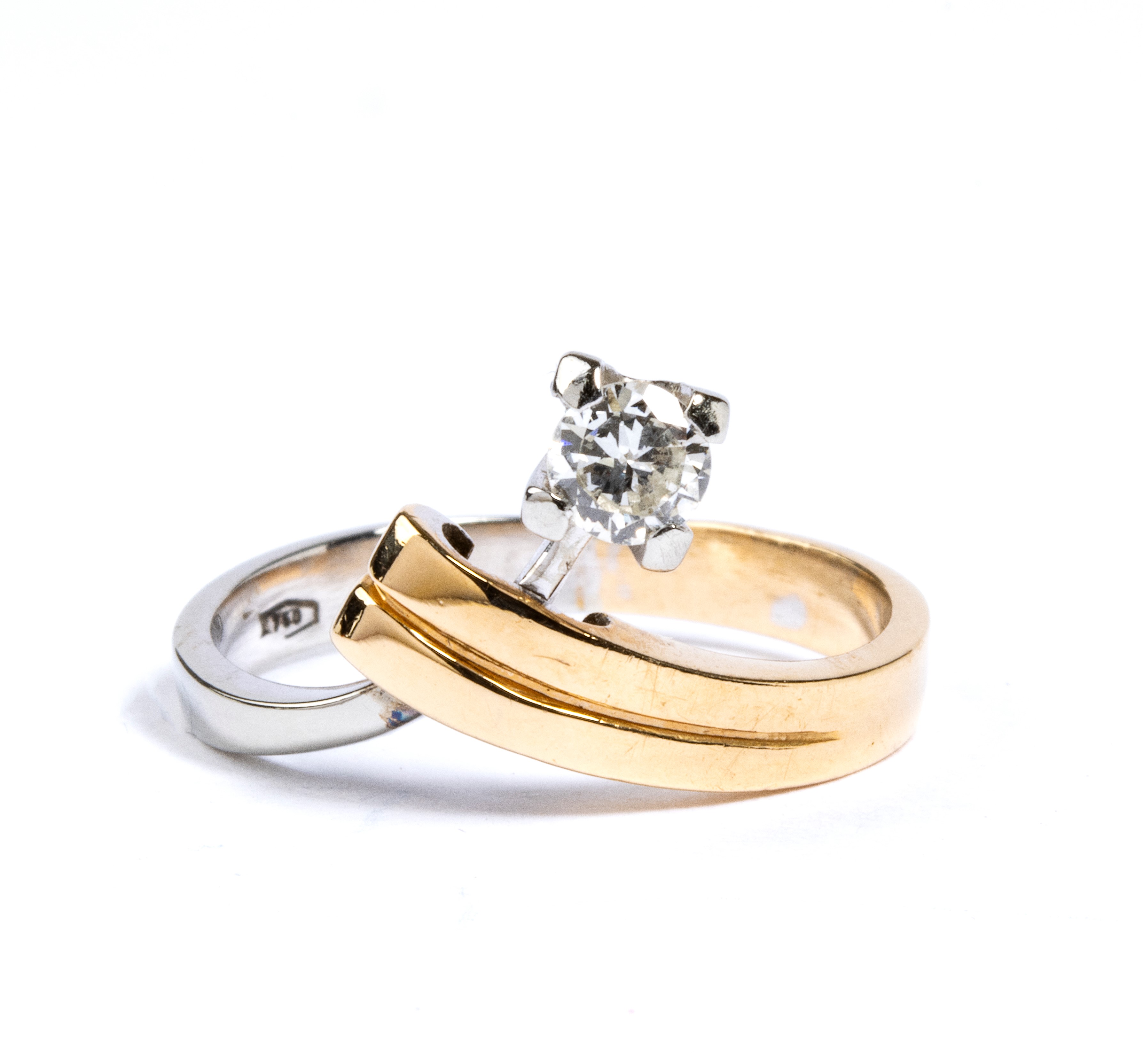 Anello solitario in oro con diamante