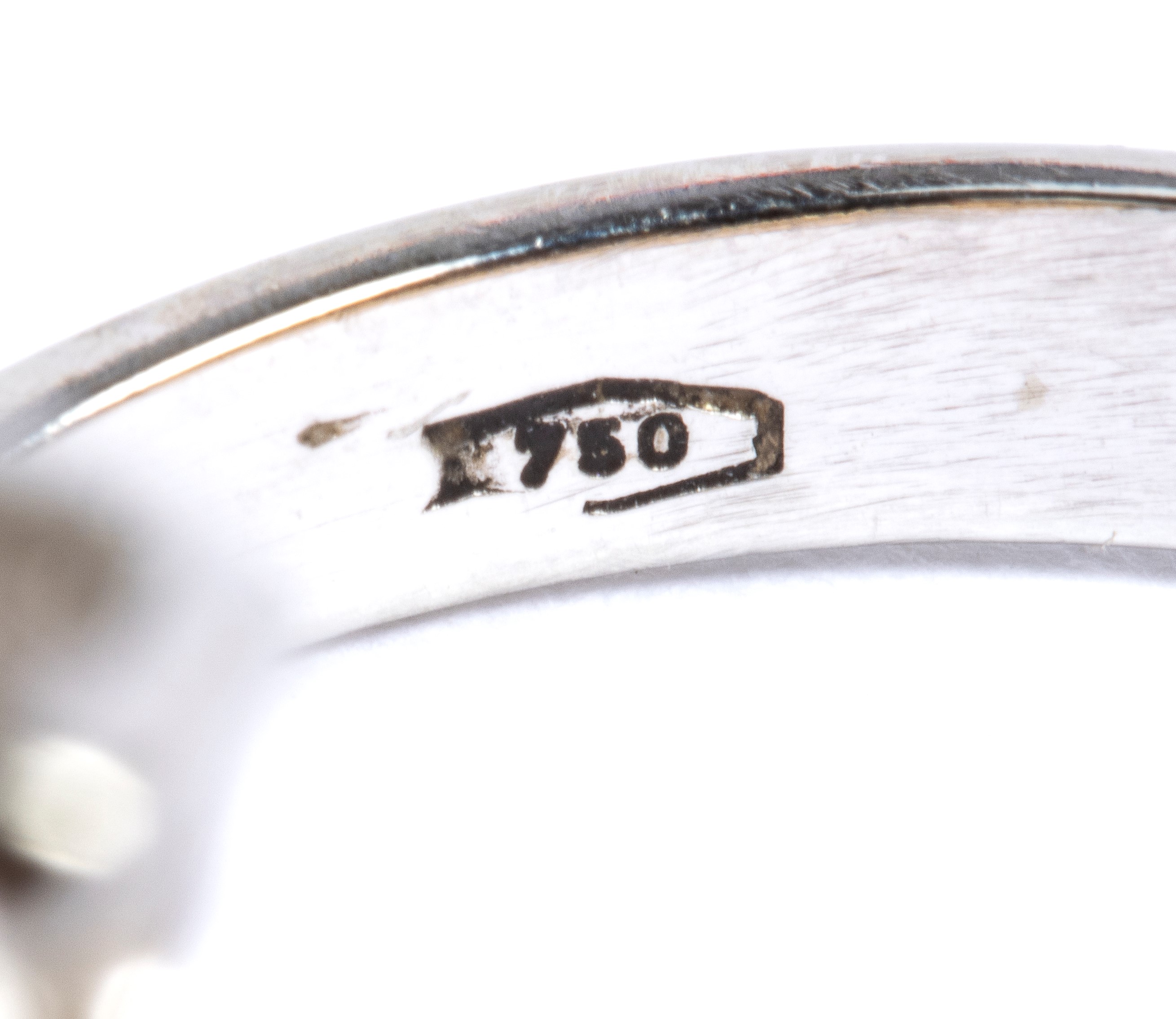 Anello solitario in oro con diamante