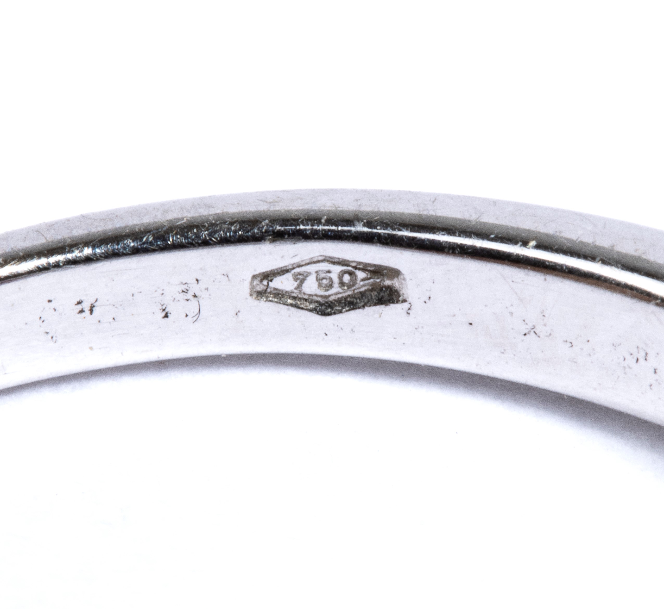 Anello in oro, rubino e diamanti