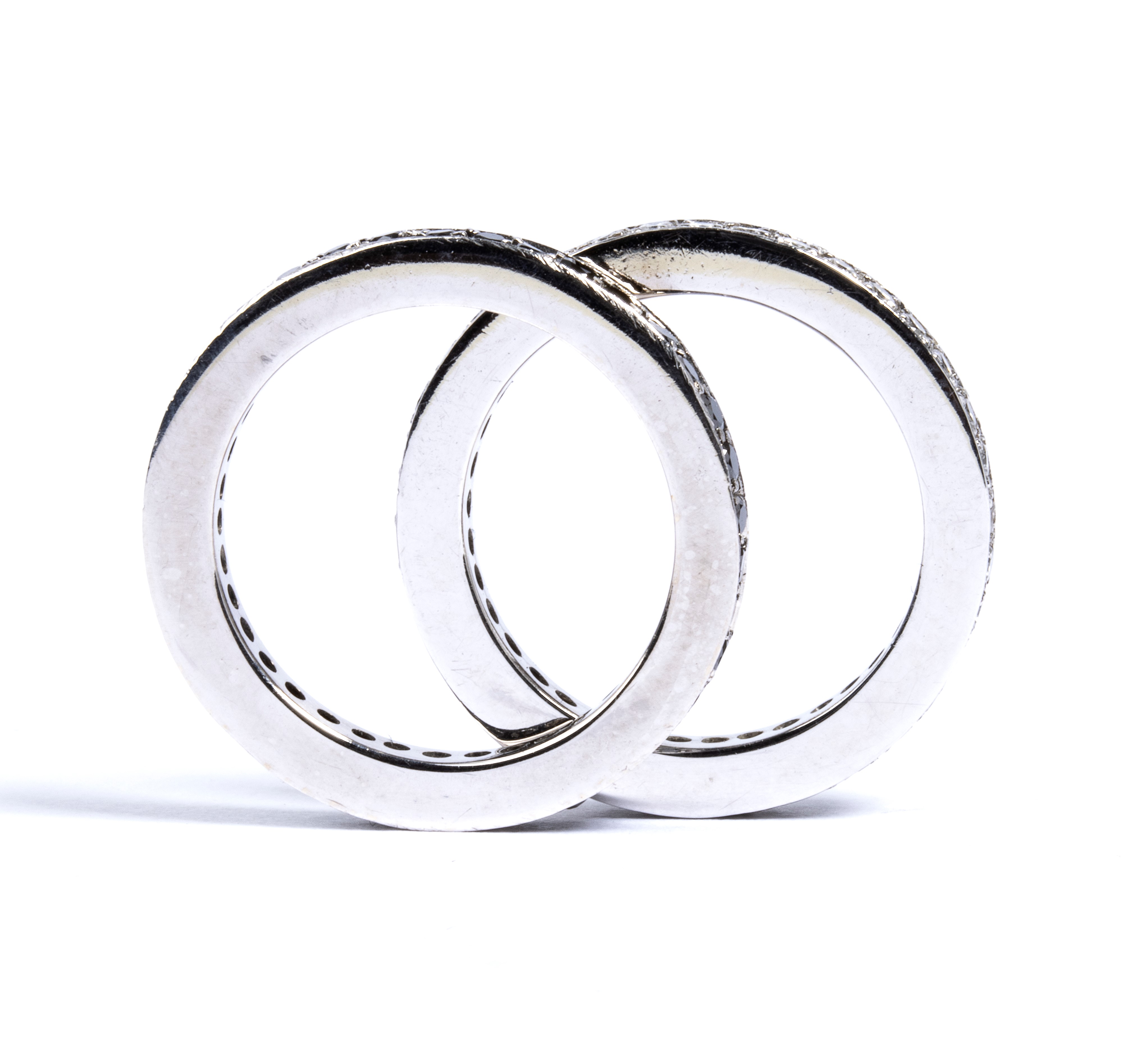 Coppia di anelli eternity in oro e diamanti