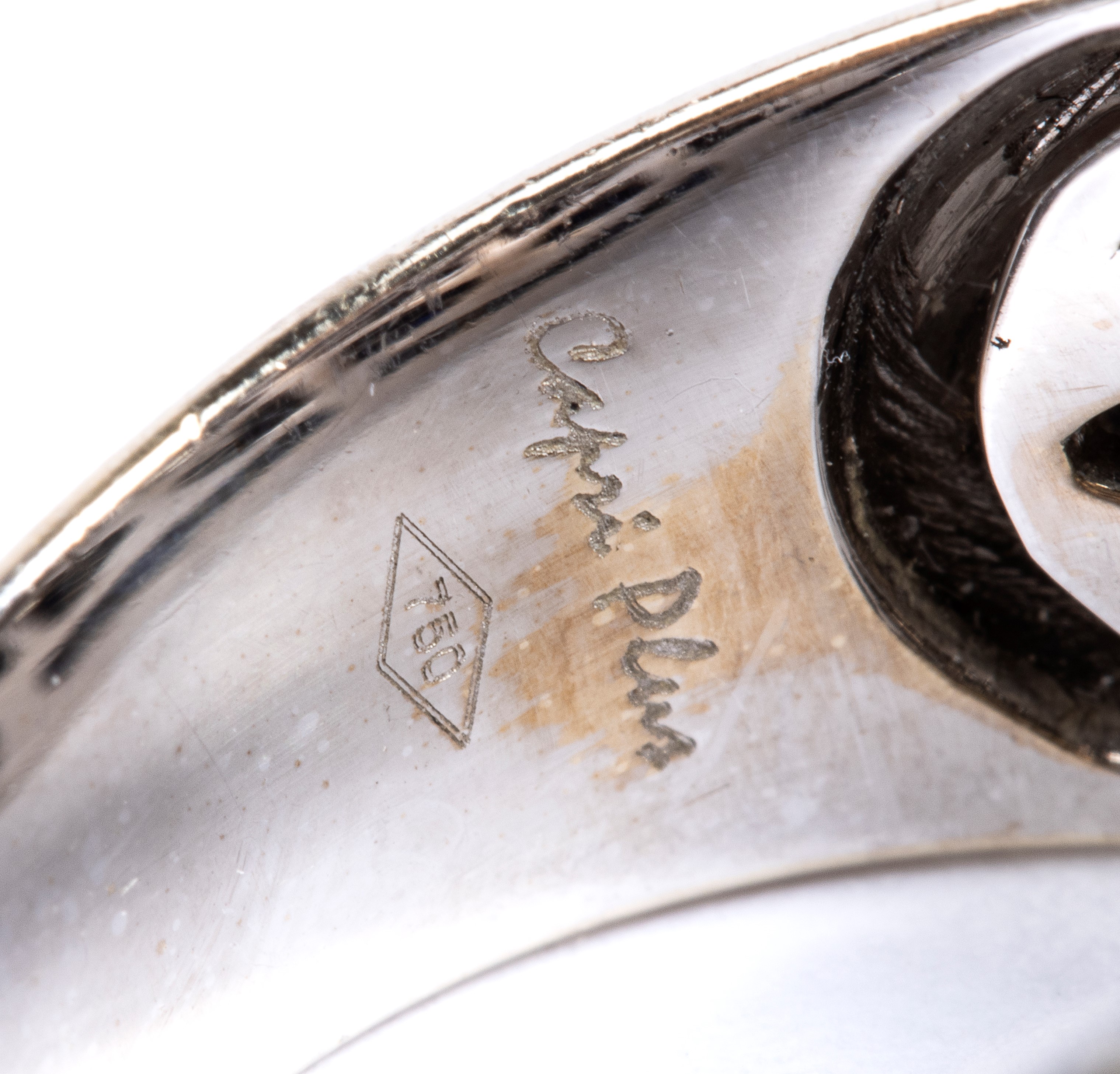 Anello a fascia in oro con diamanti e zaffiri