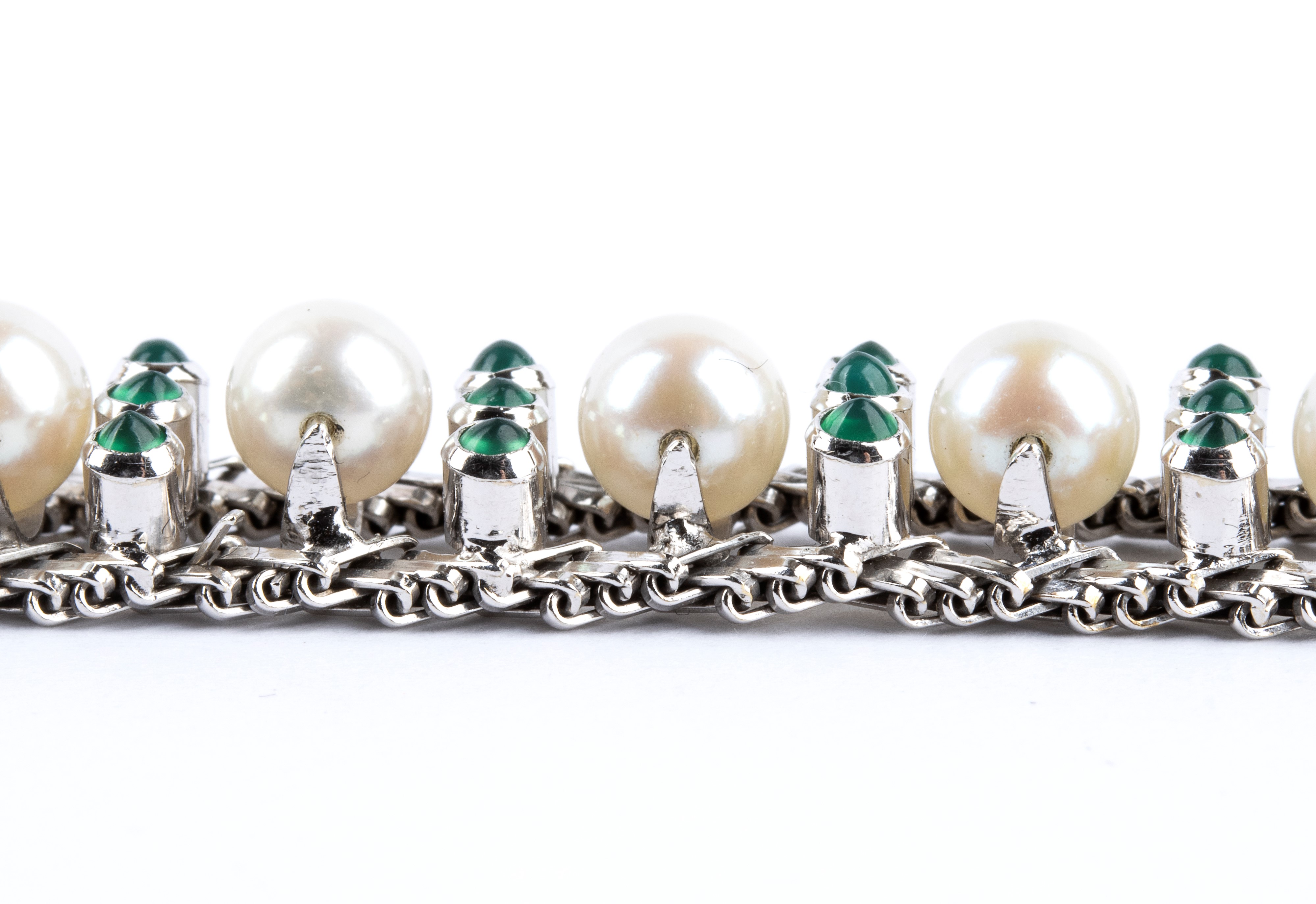 Bracciale in oro bianco con perle e crisoprasi