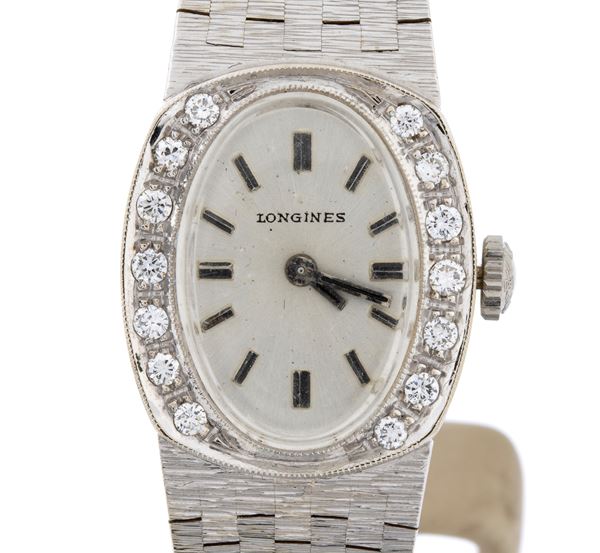 Gold lady wristwatch with diamonds