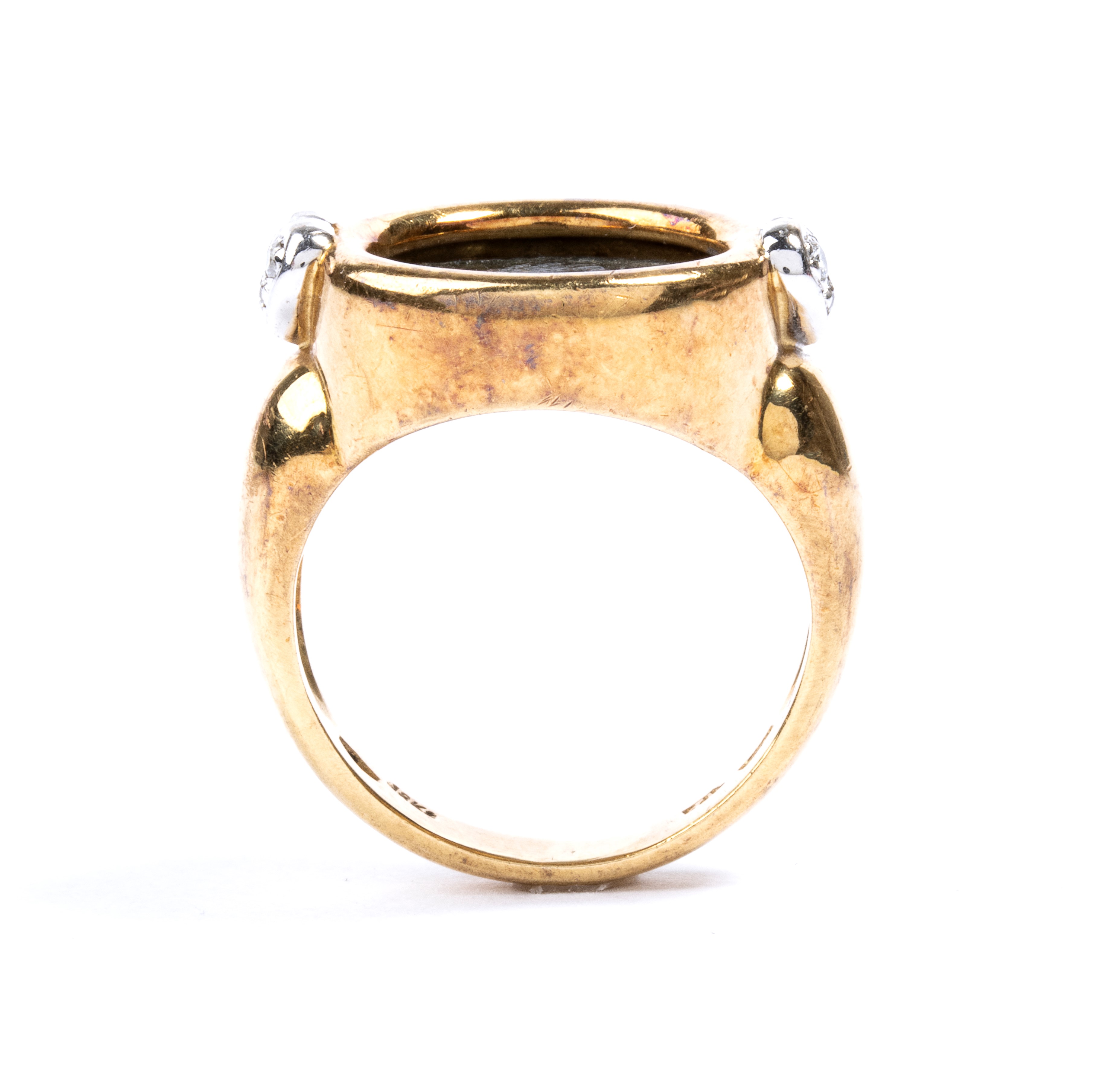Anello in oro con diamanti e moneta romana