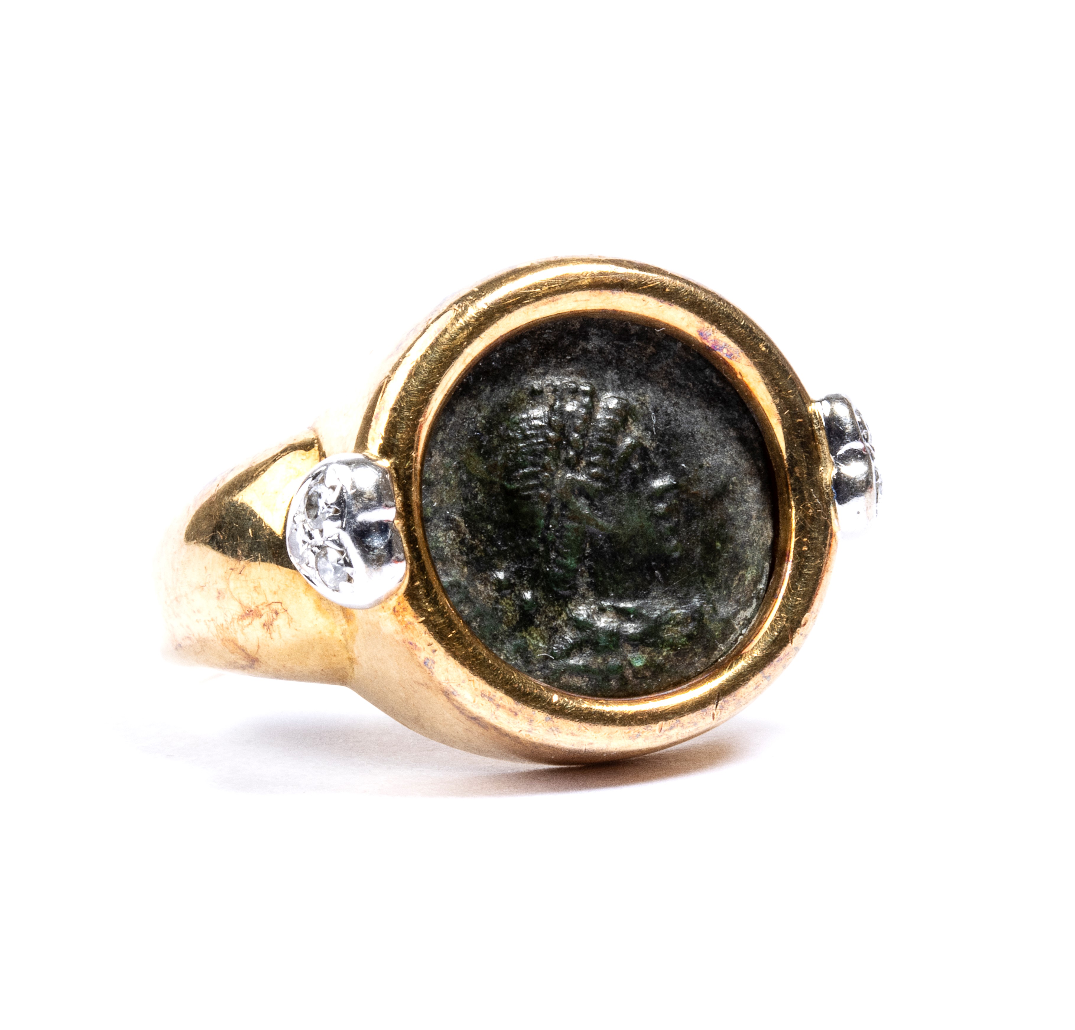 Anello in oro con diamanti e moneta romana