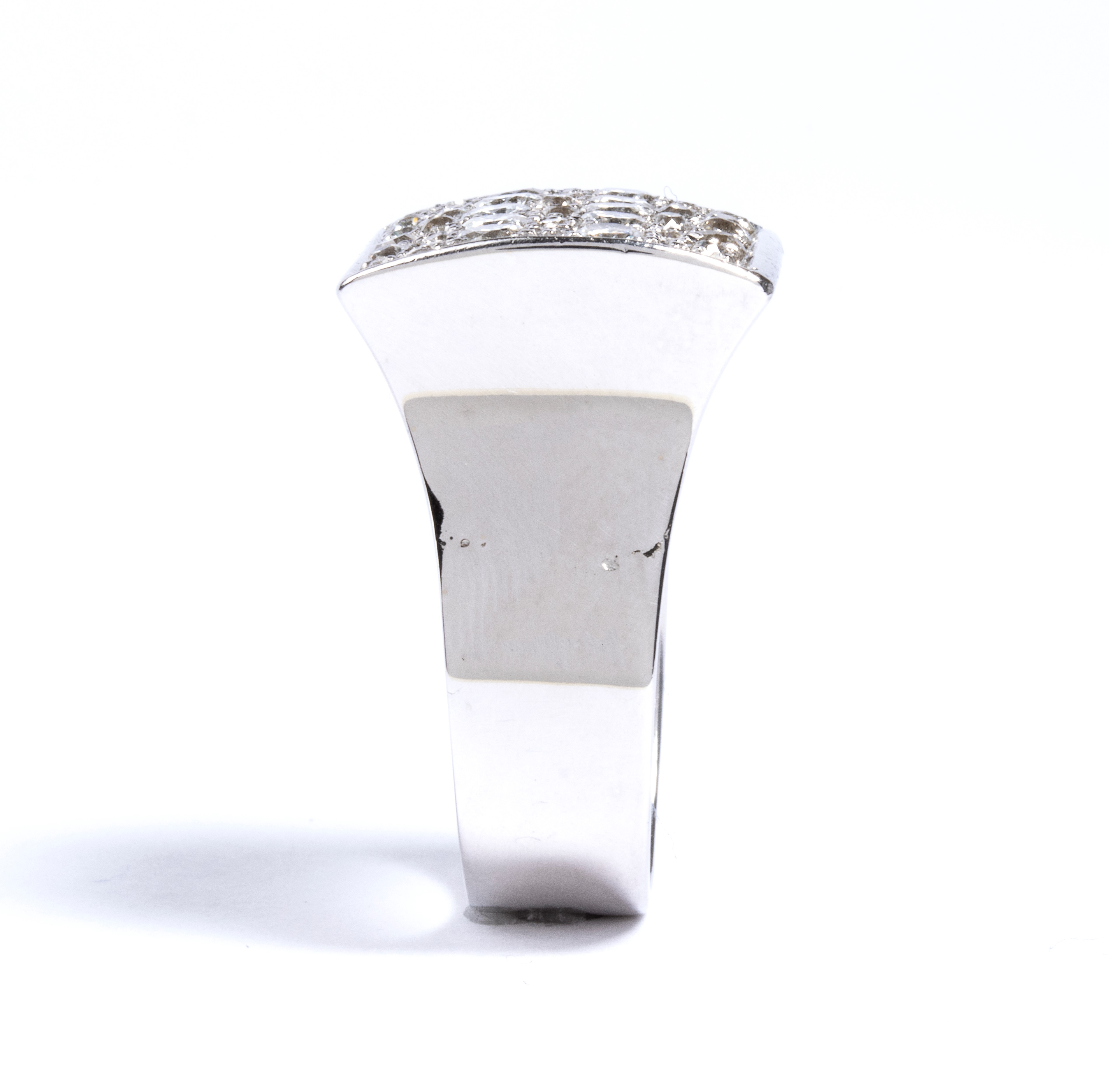 Anello a fascia in oro e diamanti