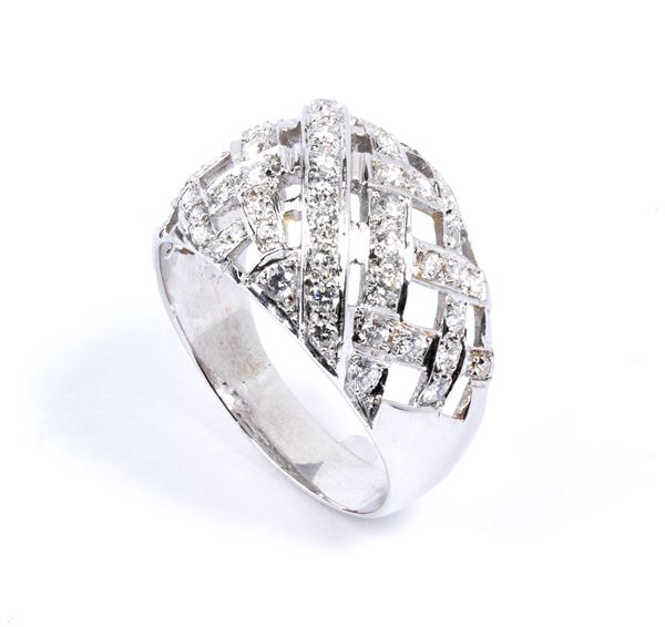 Openwork diamond gold band ring 