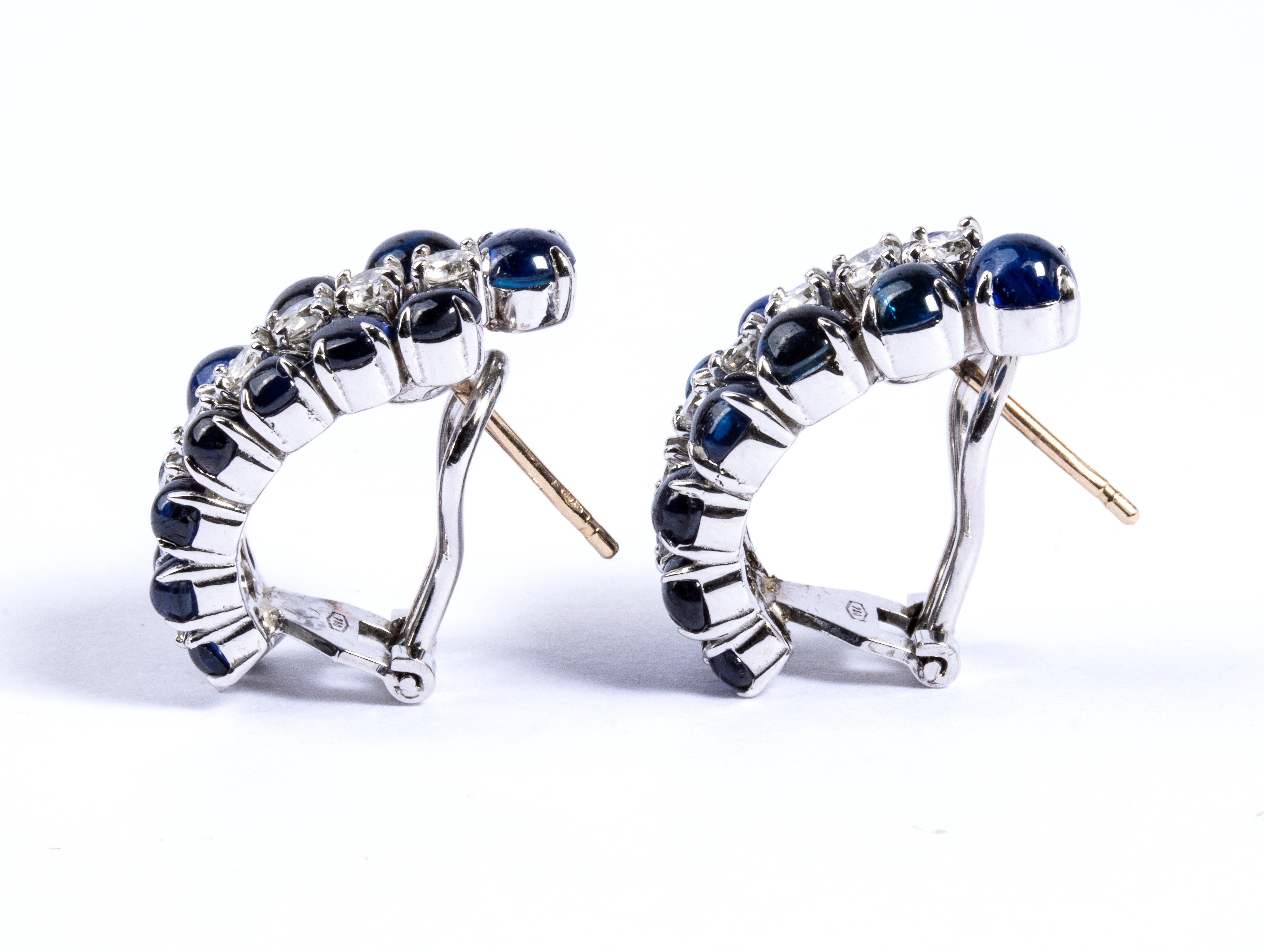 Paio di orecchini in oro con diamanti e zaffiri