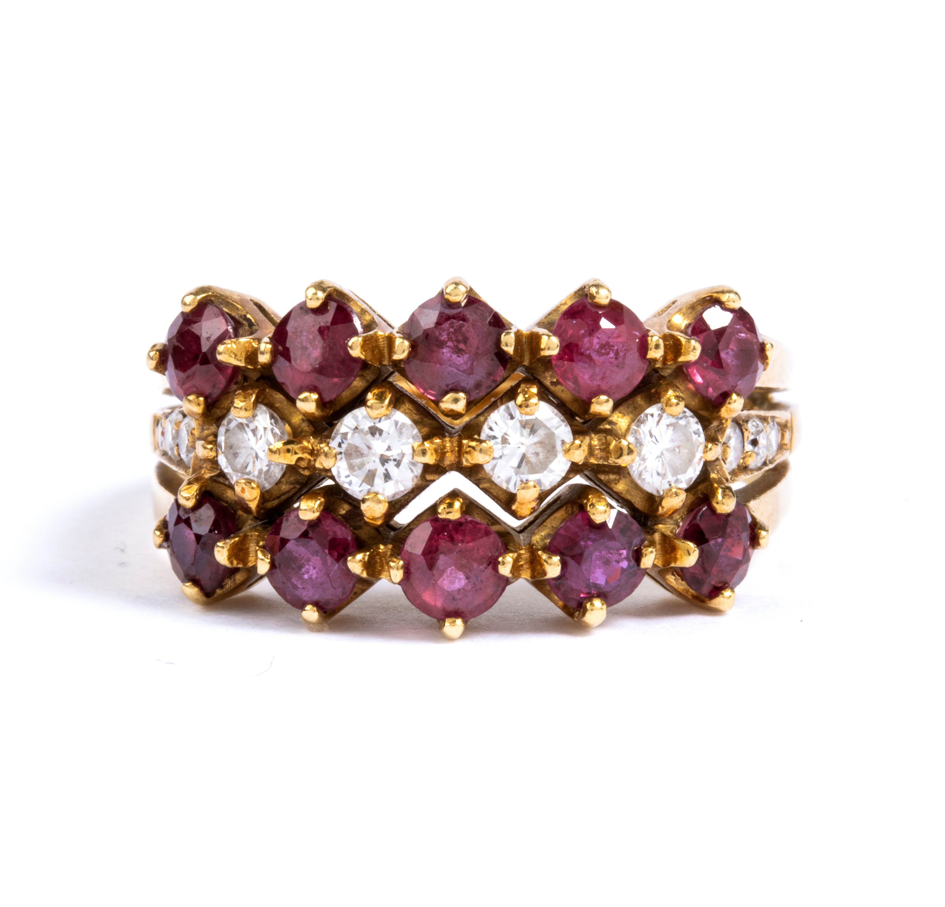 Anello oro giallo con rubini e diamanti