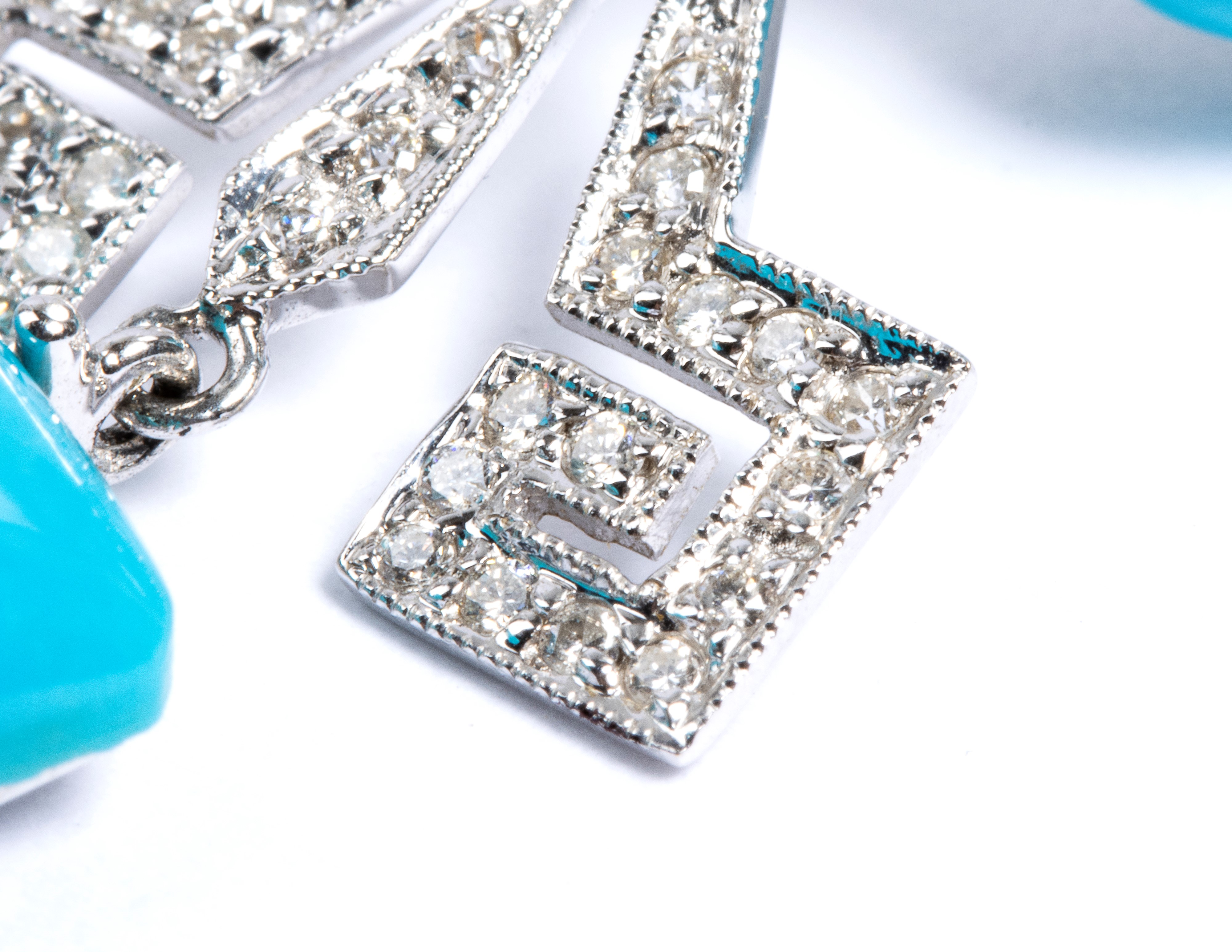 Paio di orecchini pendenti in oro con turchese e diamanti