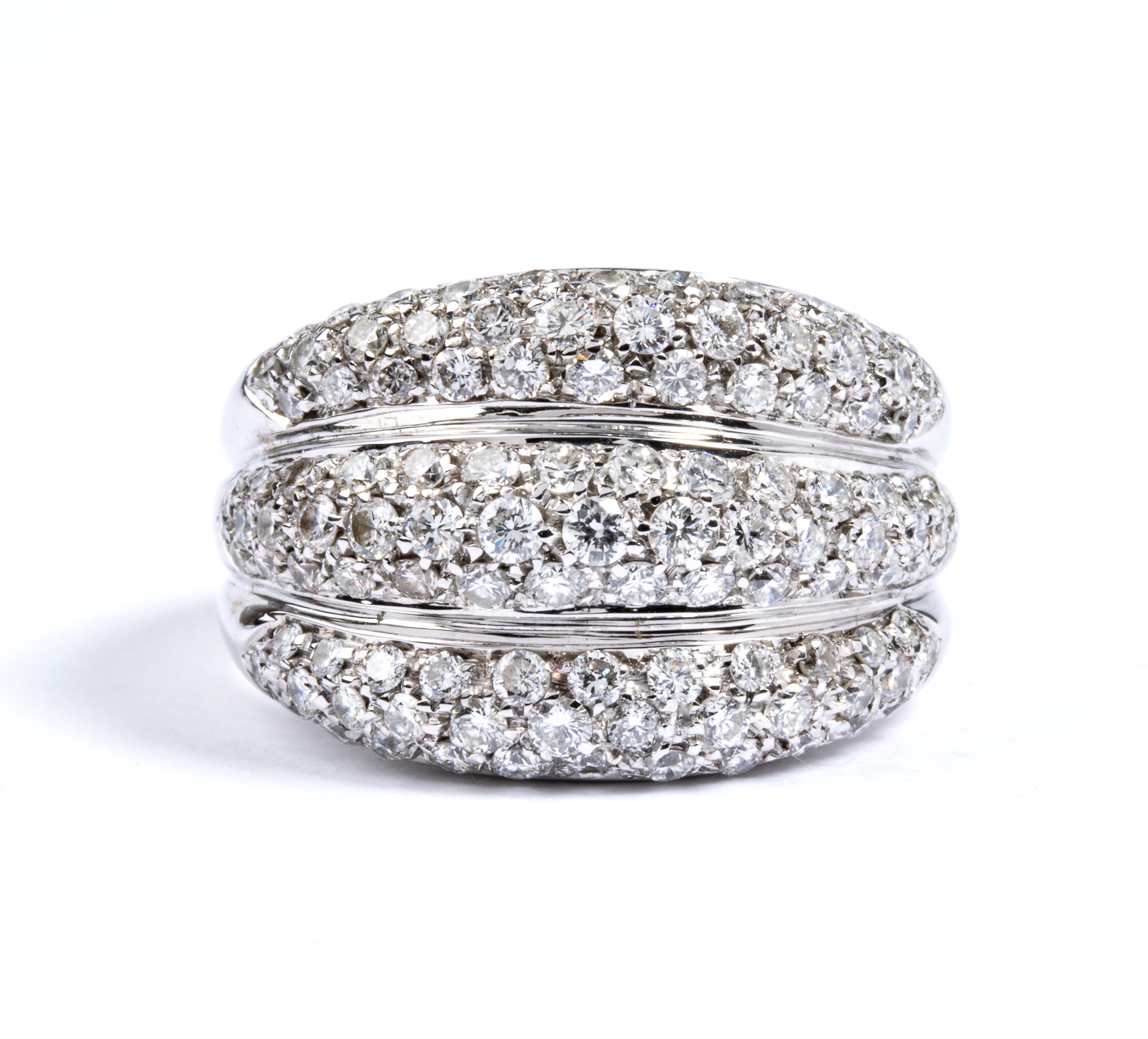 Anello a fascia in oro e diamanti