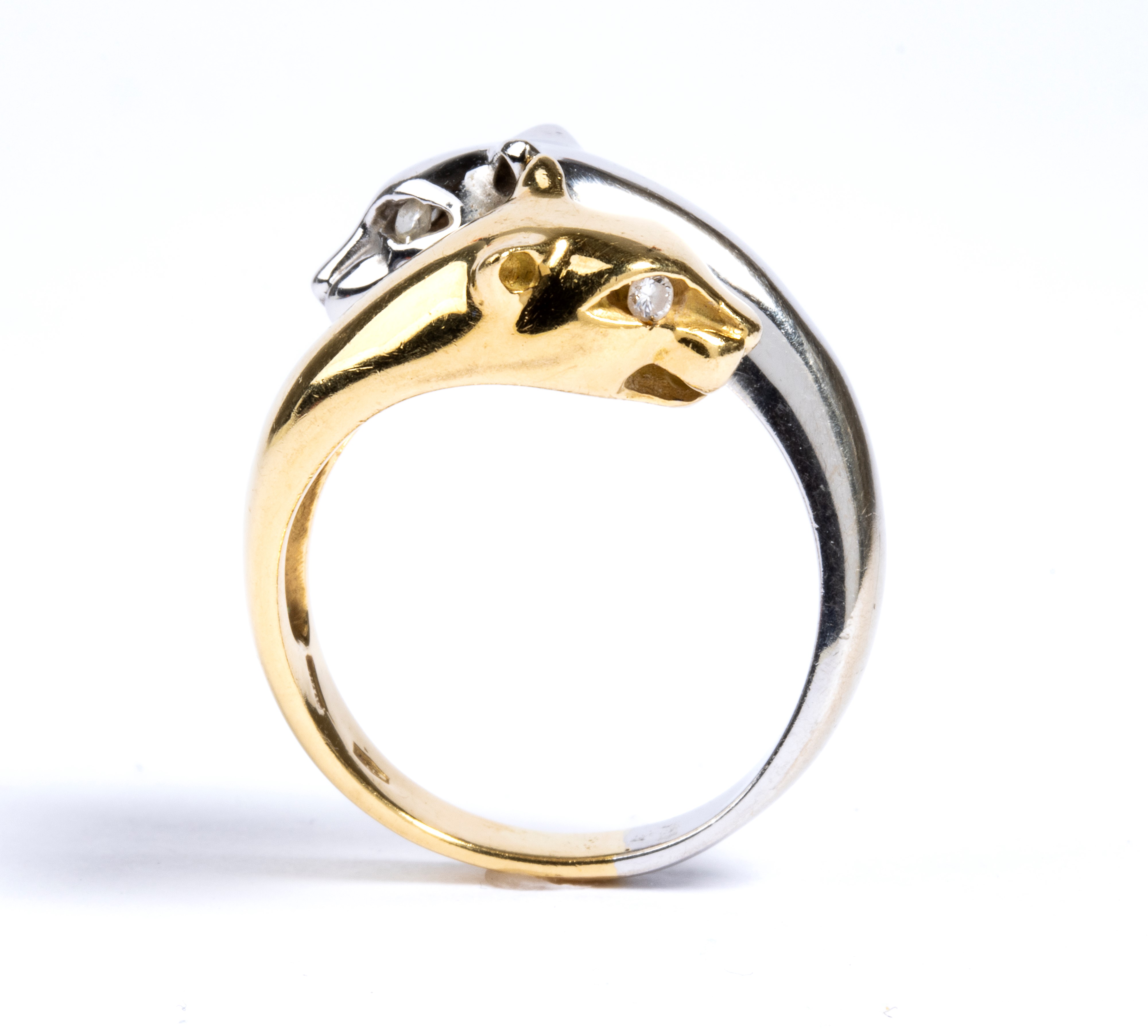 Anello in oro e diamanti a doppia testa di pantera