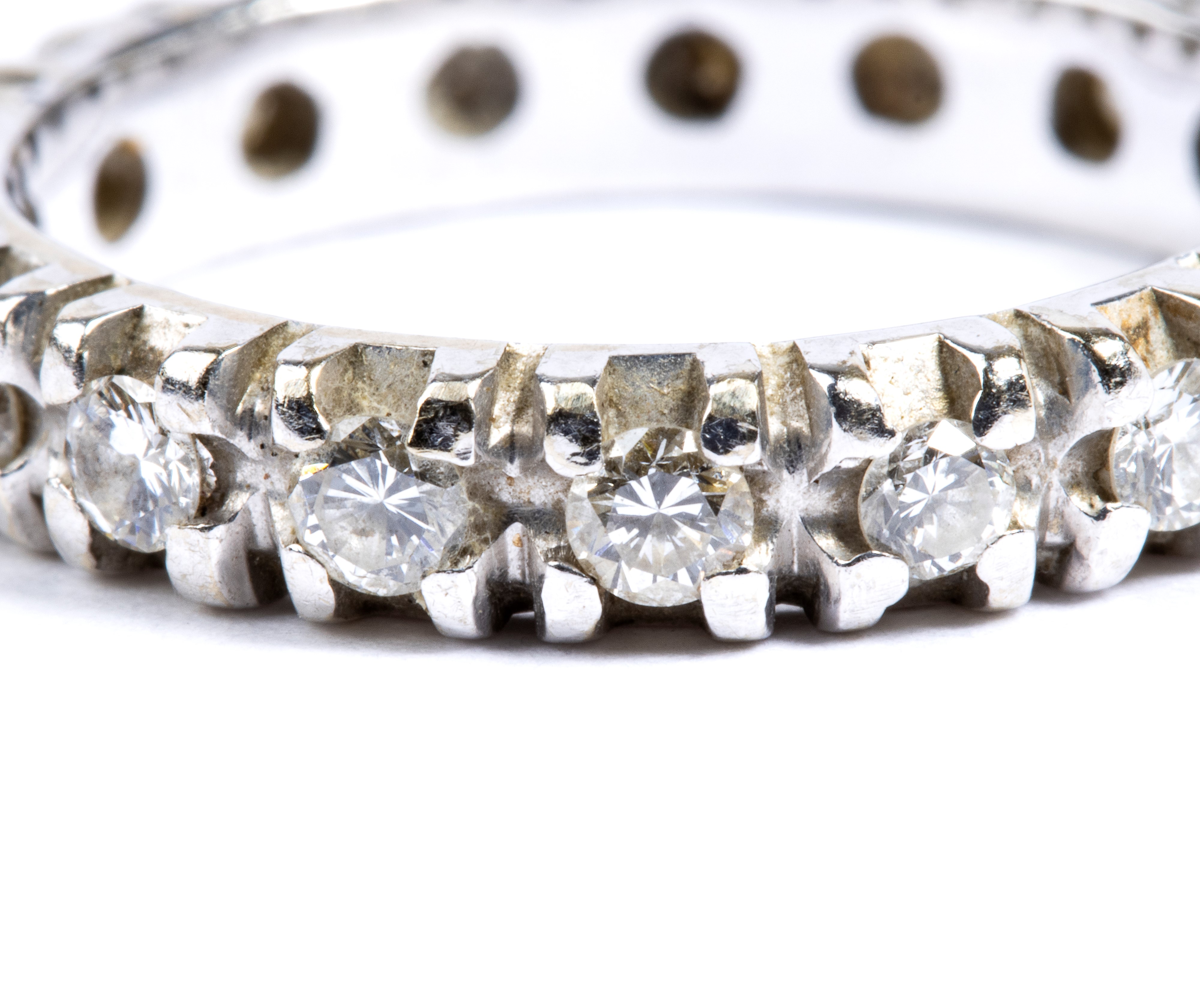 Anello eternity in oro e diamanti