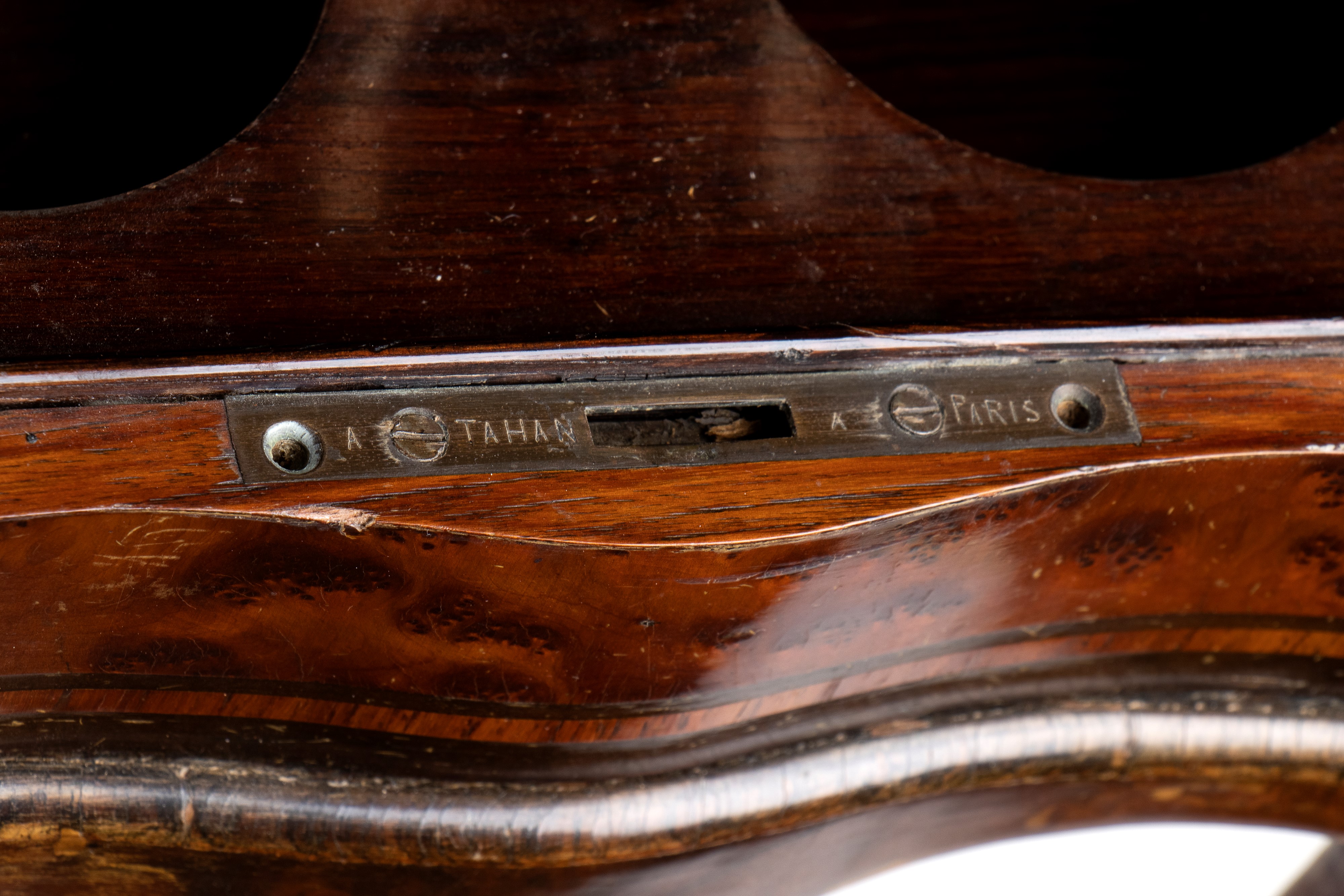 Mobiletto porta tè francese con contenitori in argento