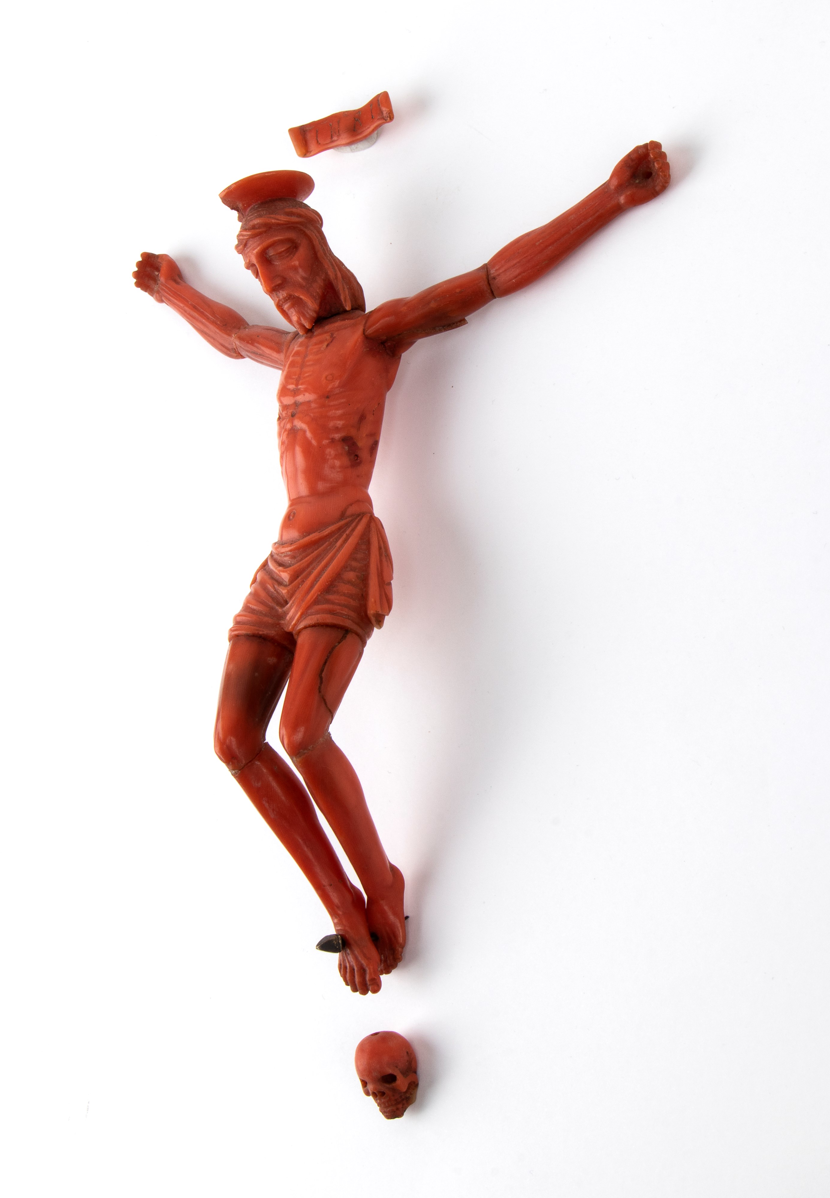 Crocifisso medievale italiano in corallo