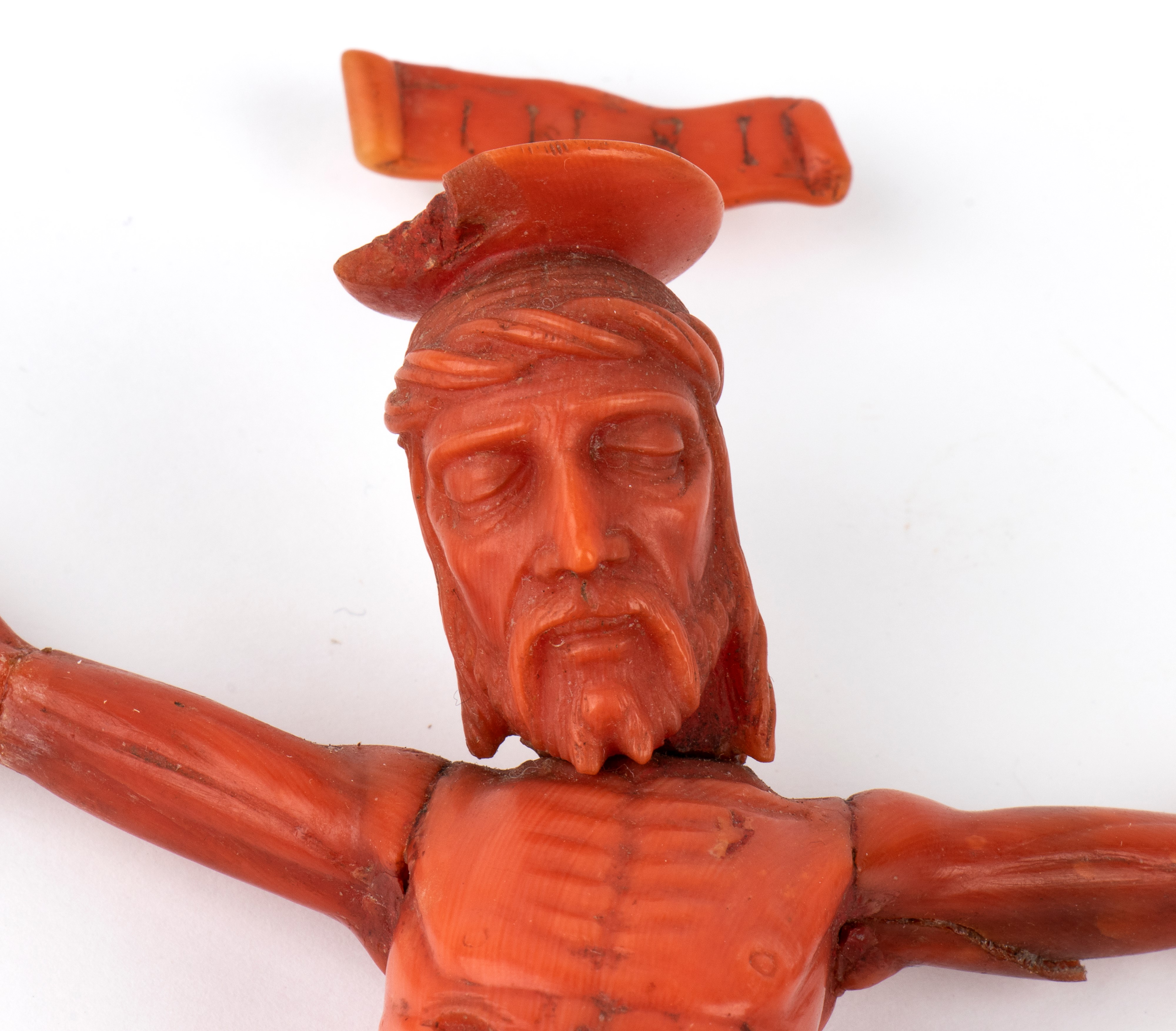 Crocifisso medievale italiano in corallo