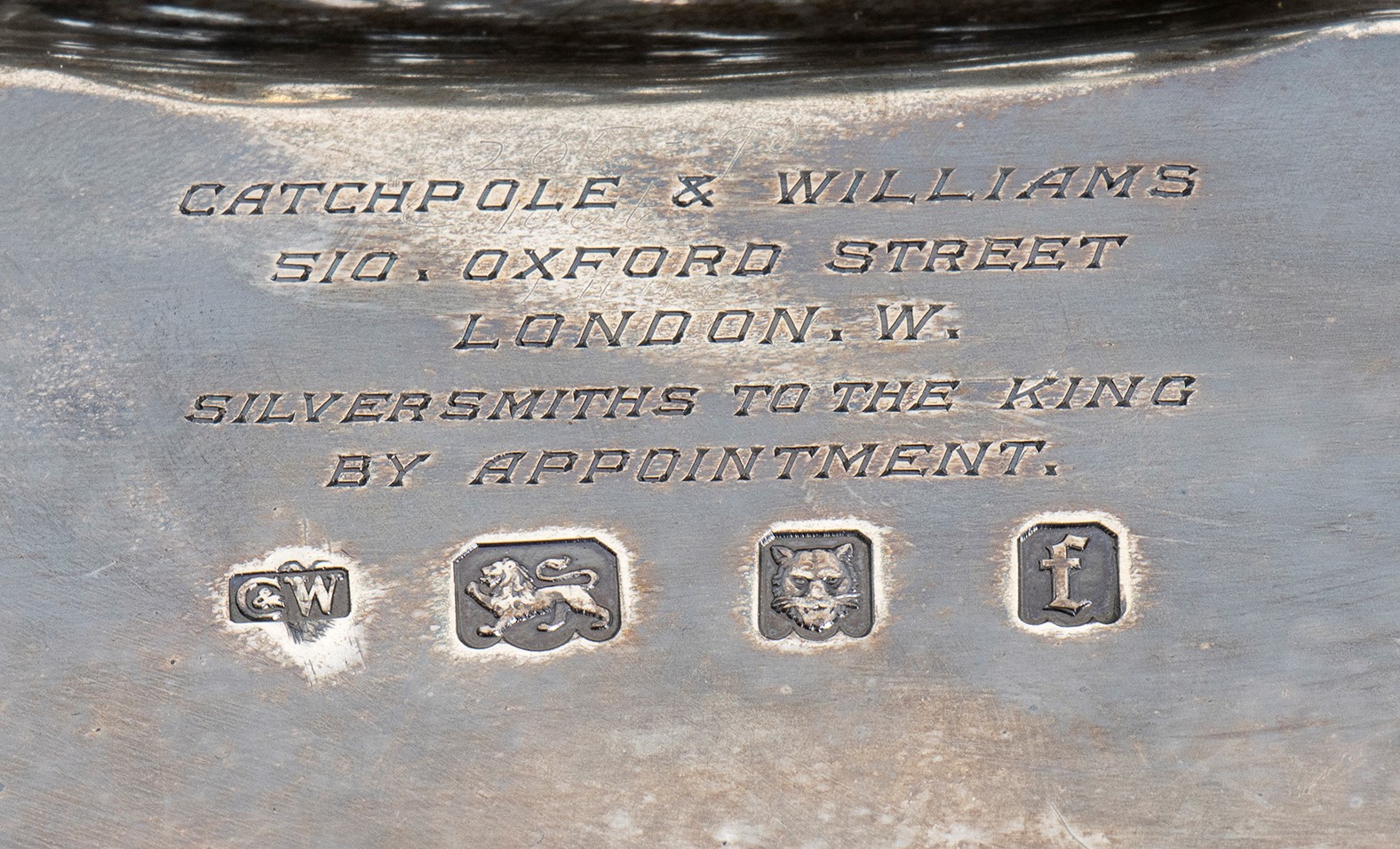 Imponente salver inglese in argento