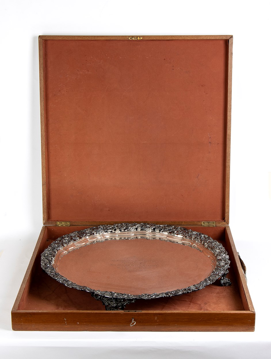 Imponente salver inglese in argento