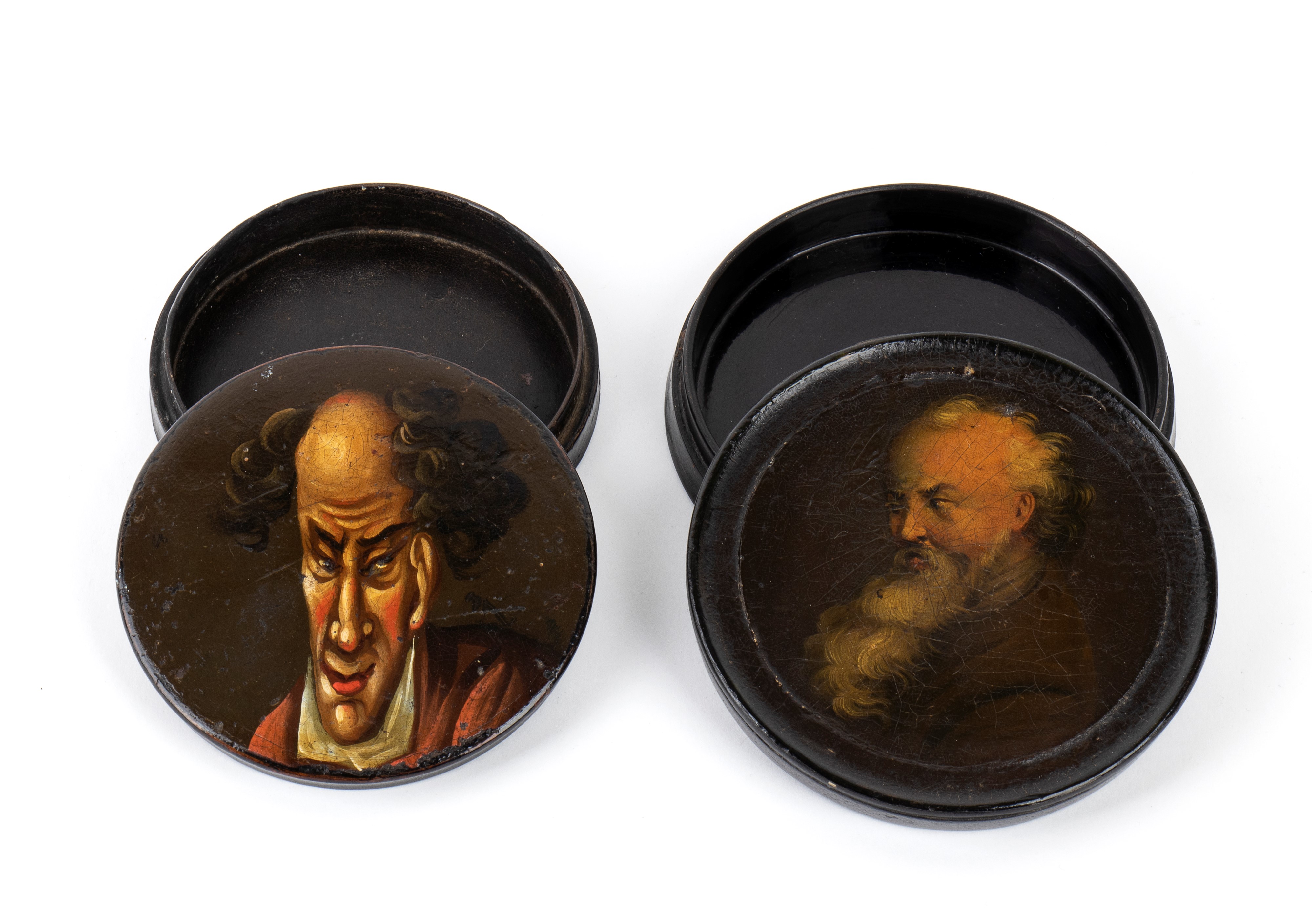 Due scatole russe in lacca